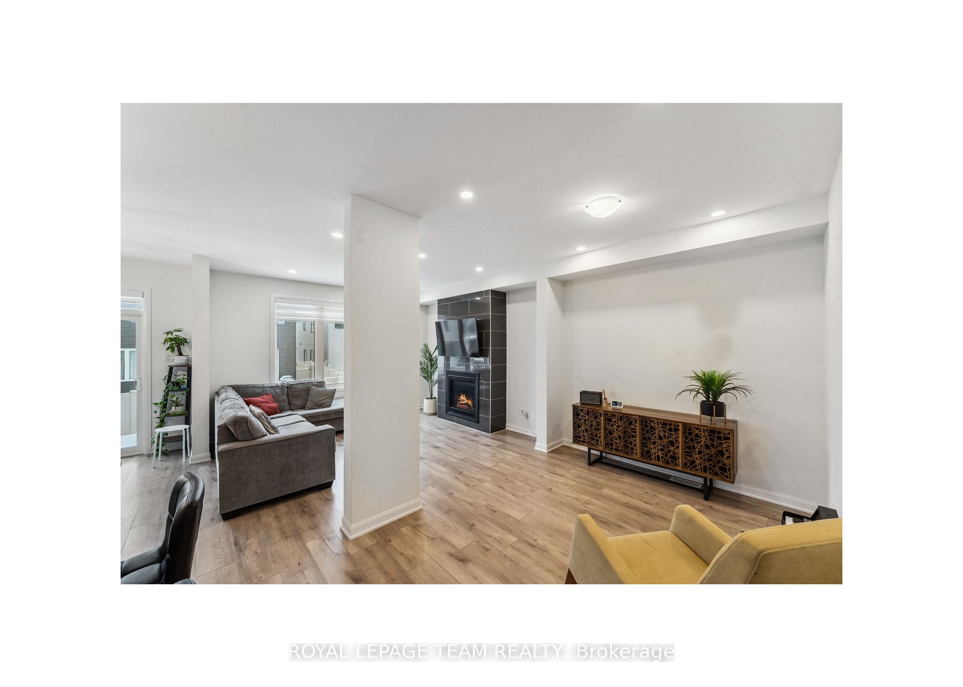 Photo 6 of 141 Maynooth Court, Ottawa, Barrhaven - Half Moon Bay — HOMEH