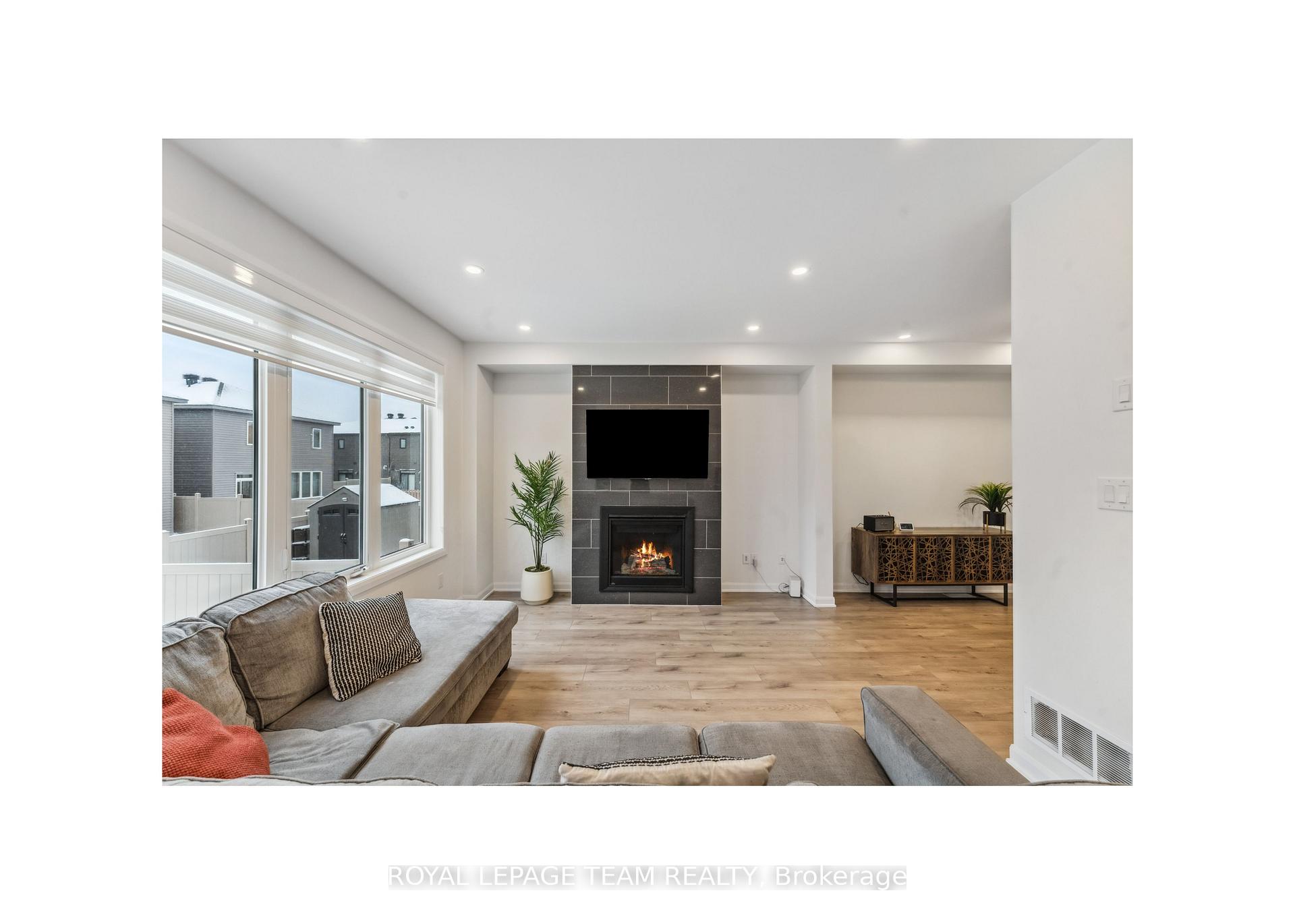 Photo 7 of 141 Maynooth Court, Ottawa, Barrhaven - Half Moon Bay — HOMEH
