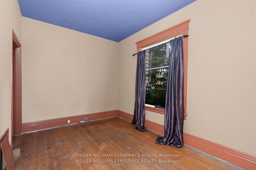 Photo 11 of 134 Owen Street, Barrie, Wellington — HOMEH