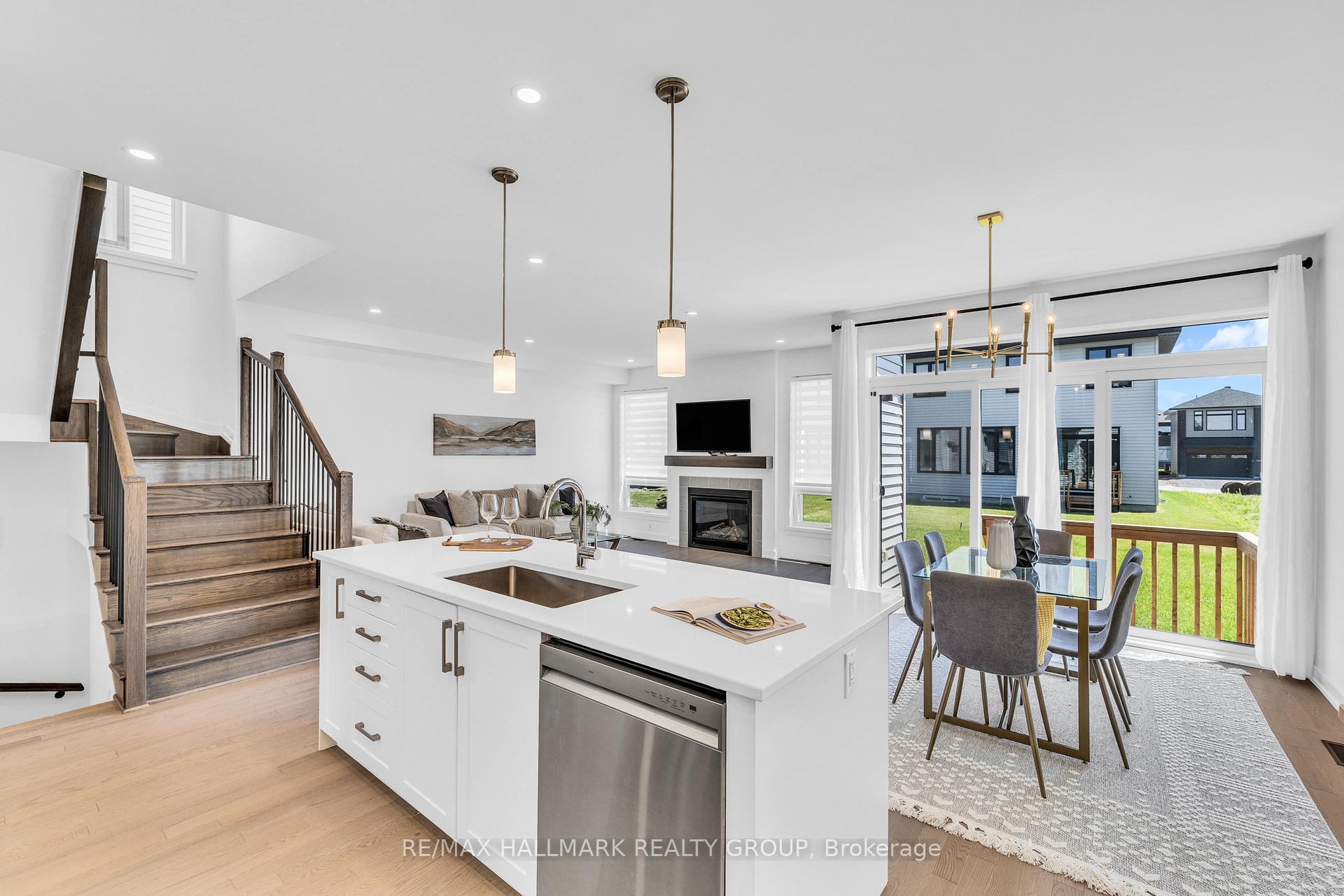 Photo 10 of 796 Chorus Drive, Ottawa, Riverside South/Gloucester Glen — HOMEH