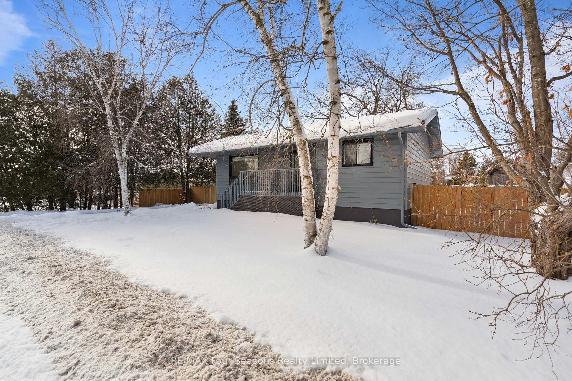 Photo 3 of 199 Sutherland Street S, Clearview, Stayner — HOMEH