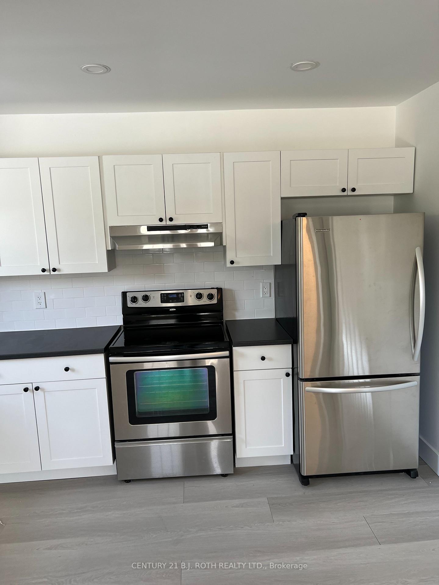 Photo 6 of Unit 3, 108 Maple Avenue, Barrie, Queen's Park — HOMEH