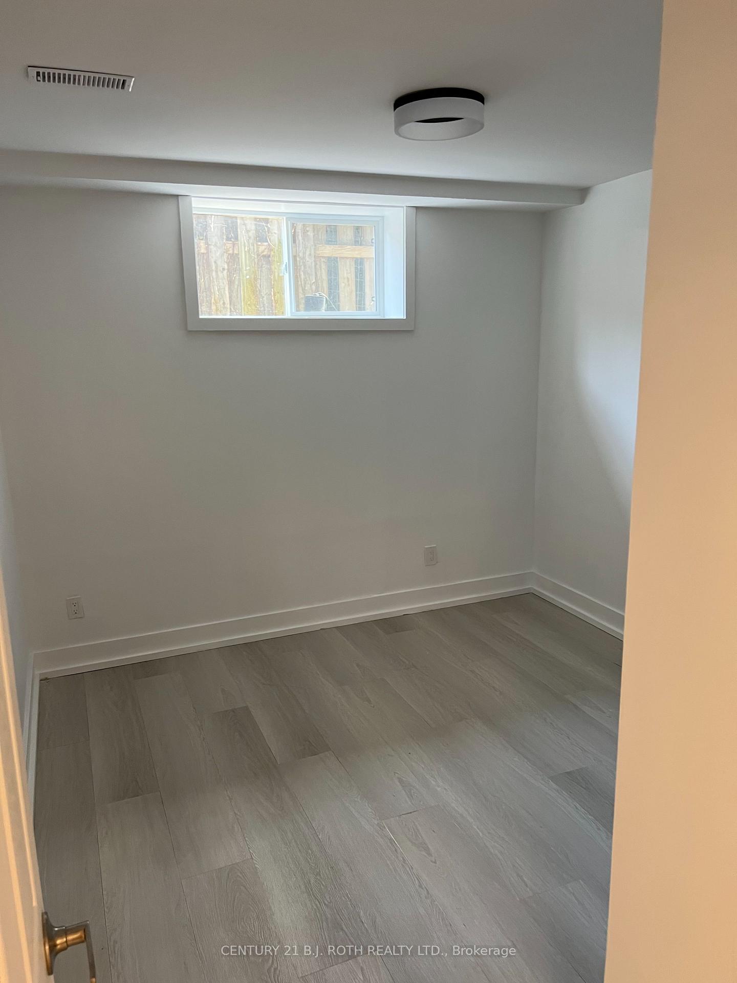 Photo 7 of Unit 3, 108 Maple Avenue, Barrie, Queen's Park — HOMEH