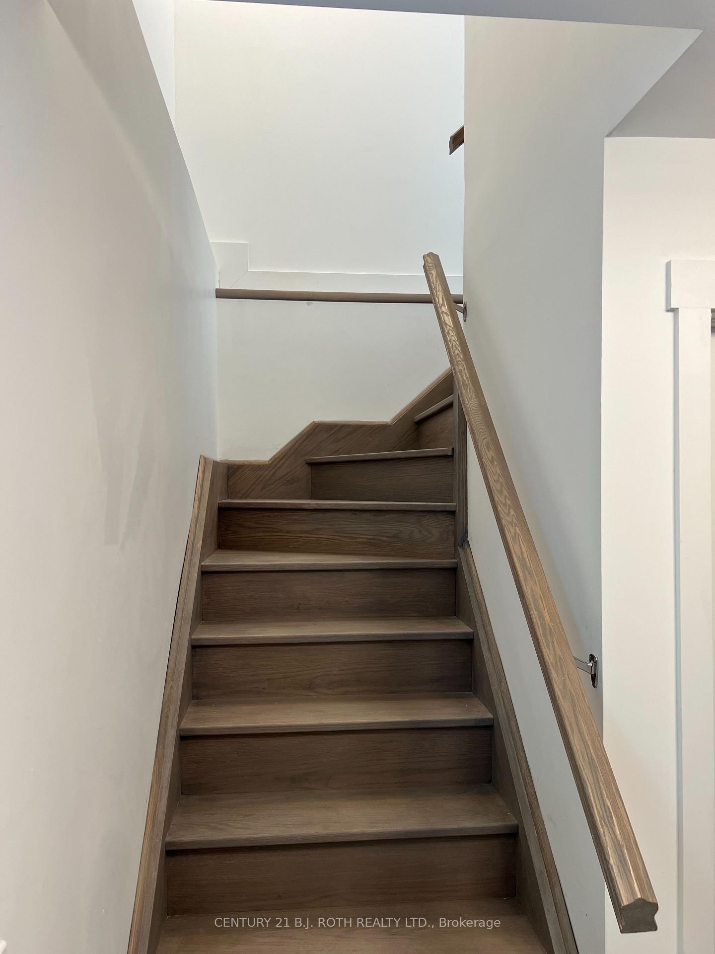 Photo 8 of Unit 3, 108 Maple Avenue, Barrie, Queen's Park — HOMEH