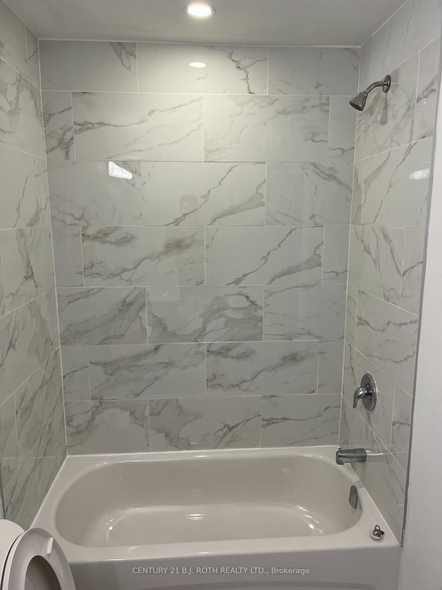 Photo 11 of Unit 3, 108 Maple Avenue, Barrie, Queen's Park — HOMEH