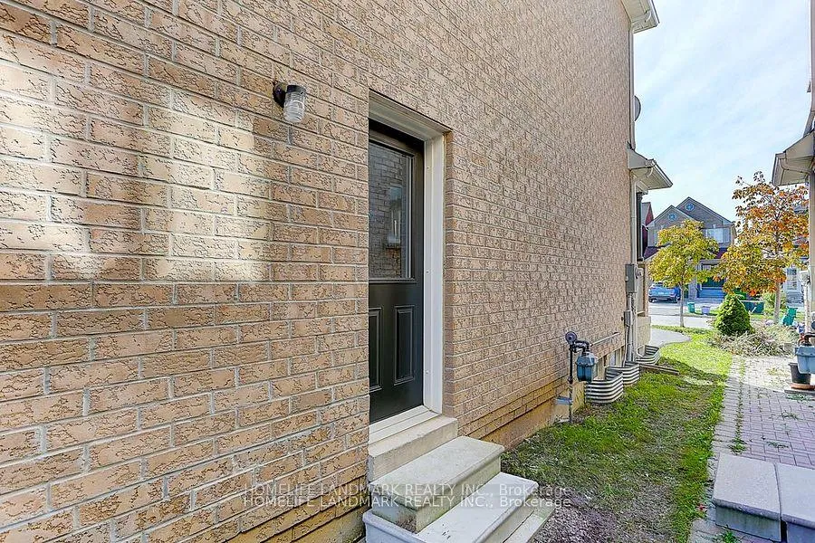 Photo 2 of 110 Lahore Crescent, Markham, Cedarwood — HOMEH