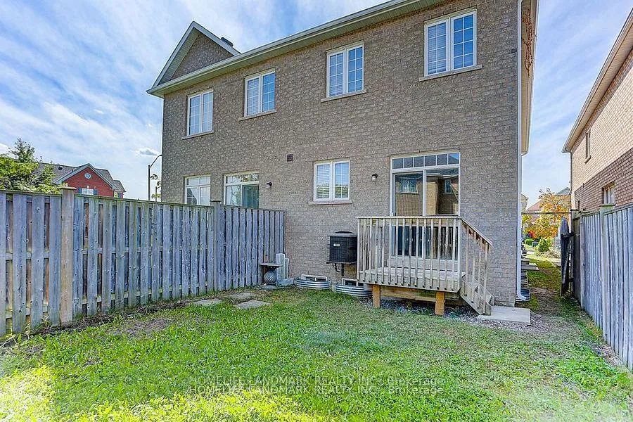 Photo 3 of 110 Lahore Crescent, Markham, Cedarwood — HOMEH