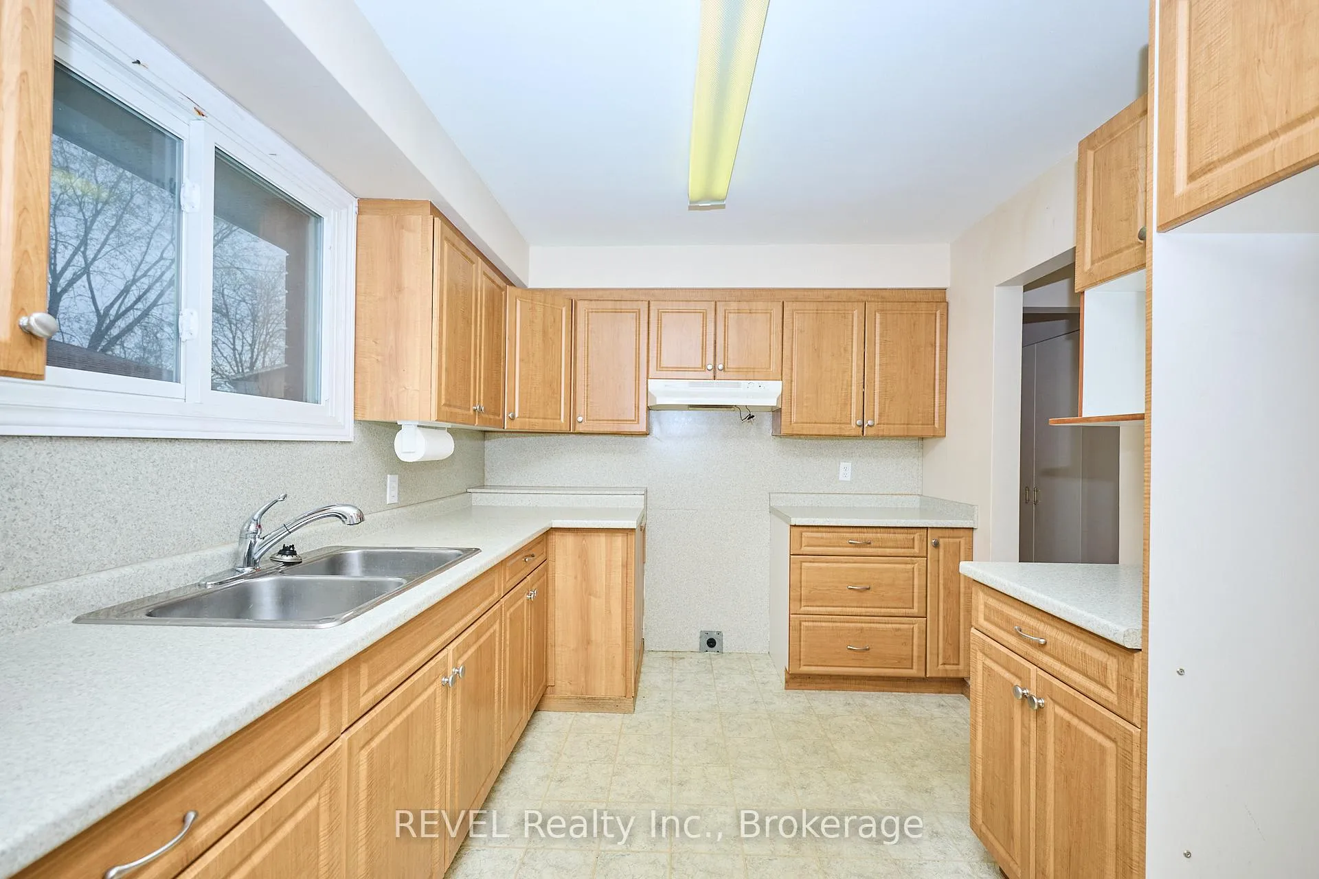 Photo 10 of 7067 Centennial Street, Niagara Falls, Arad/Fallsview — HOMEH