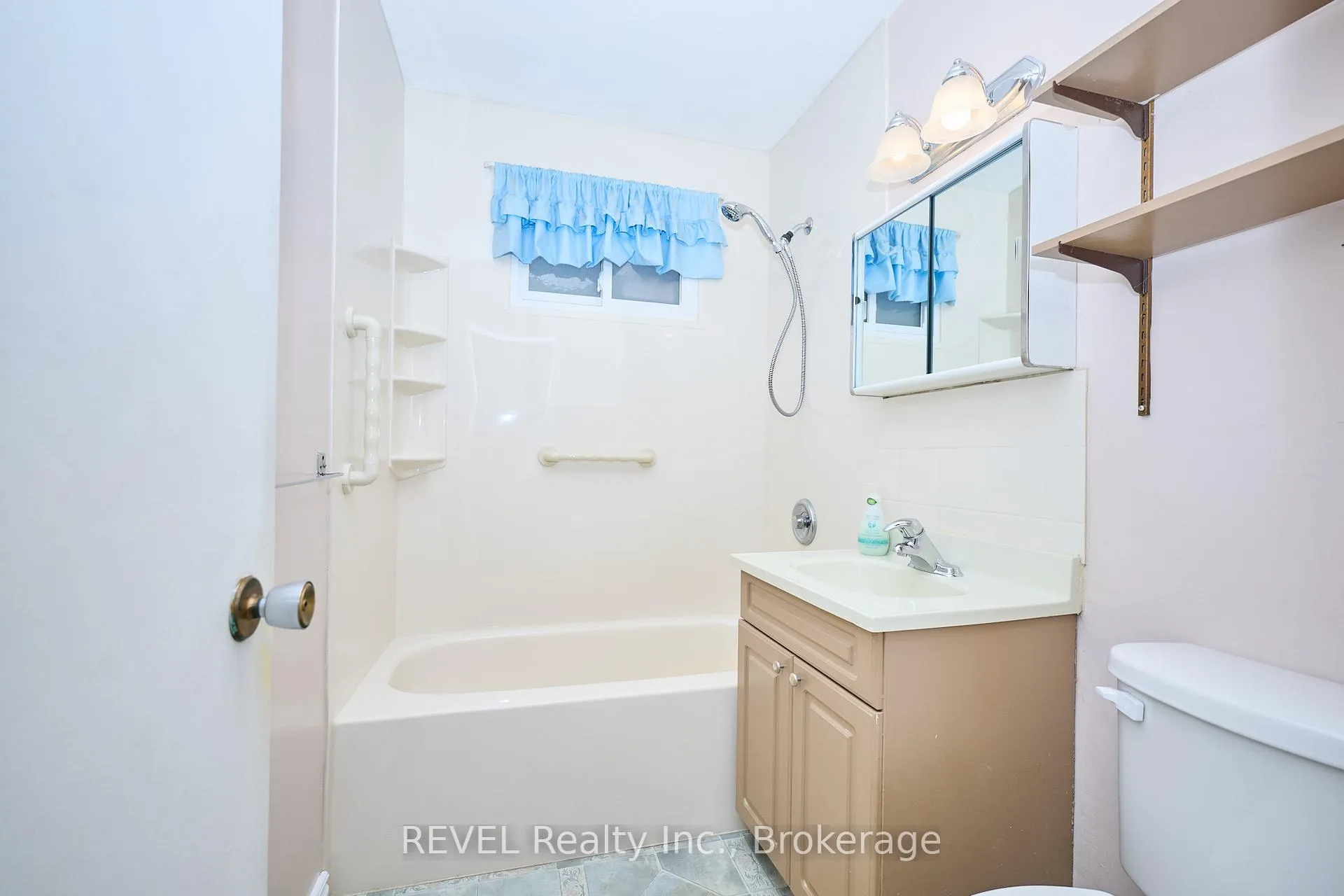 Photo 16 of 7067 Centennial Street, Niagara Falls, Arad/Fallsview — HOMEH