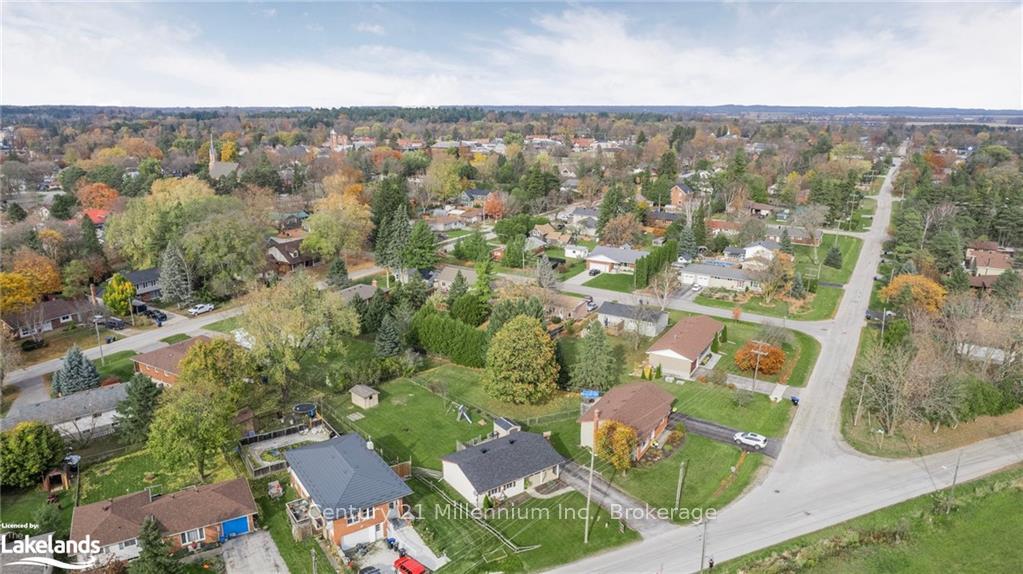 Photo 34 of 230 Christopher Street, Clearview, Stayner — HOMEH