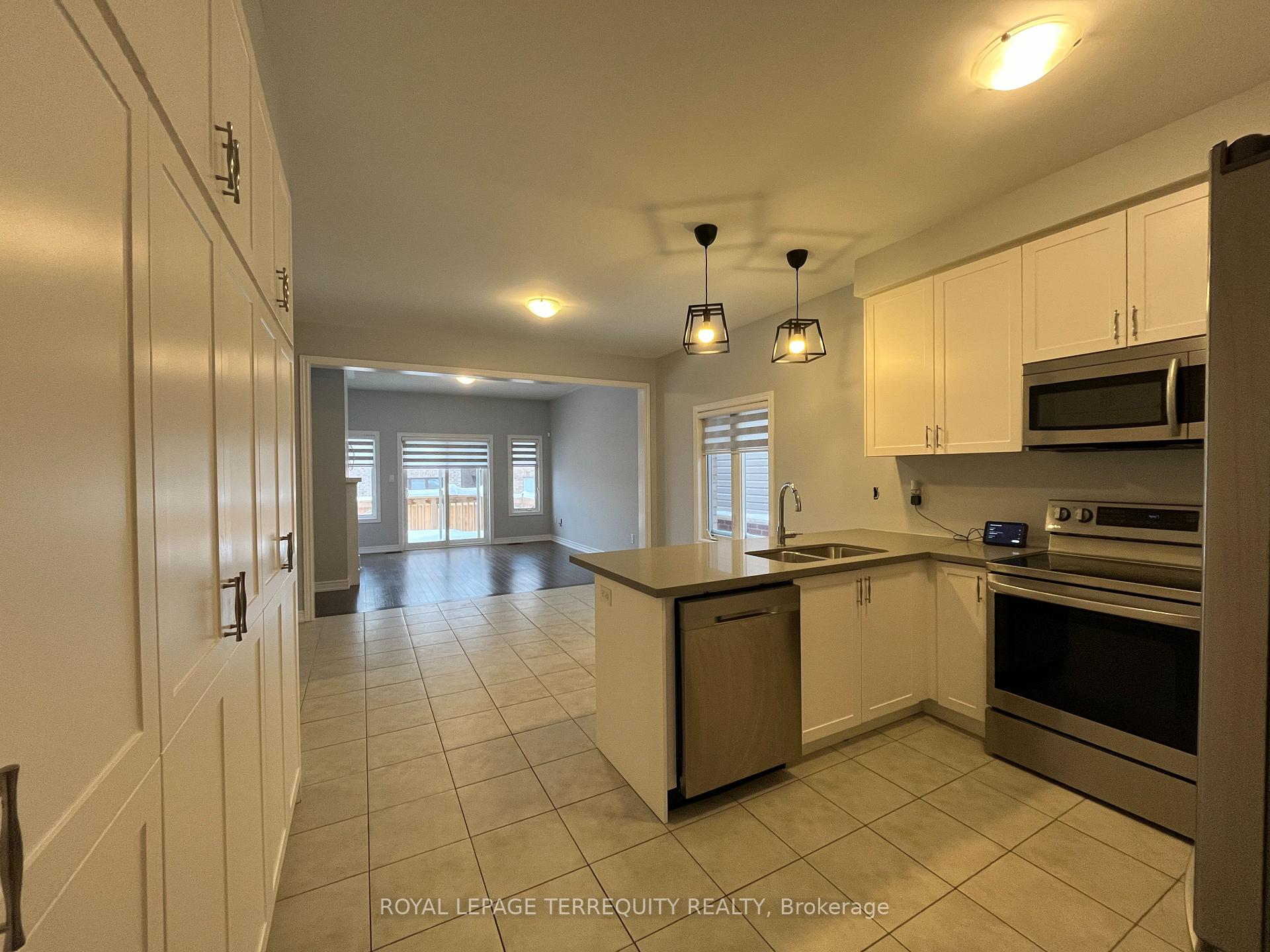 Photo 5 of 46 Pietrowski Drive, Georgina, Keswick North — HOMEH