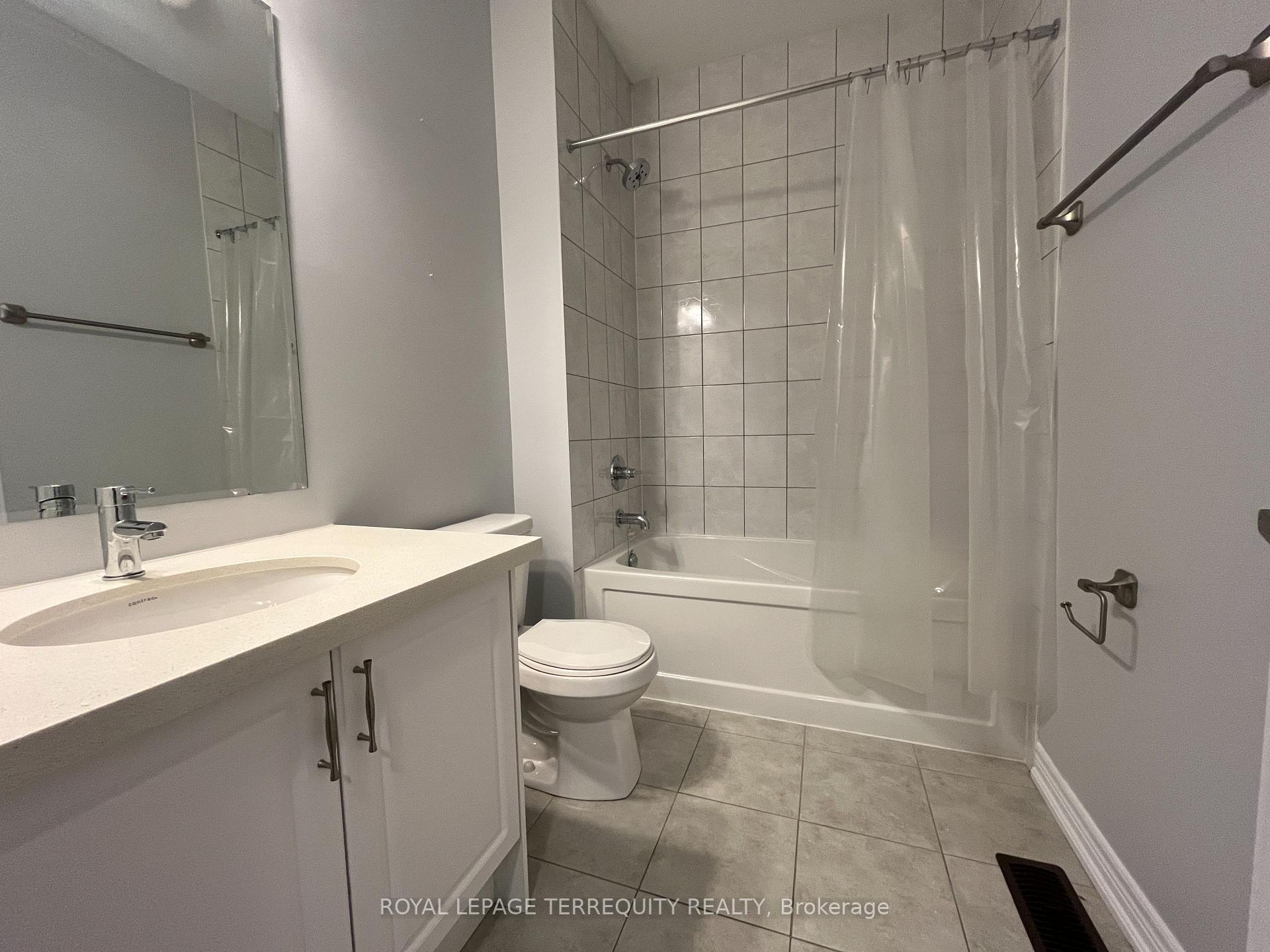 Photo 18 of 46 Pietrowski Drive, Georgina, Keswick North — HOMEH