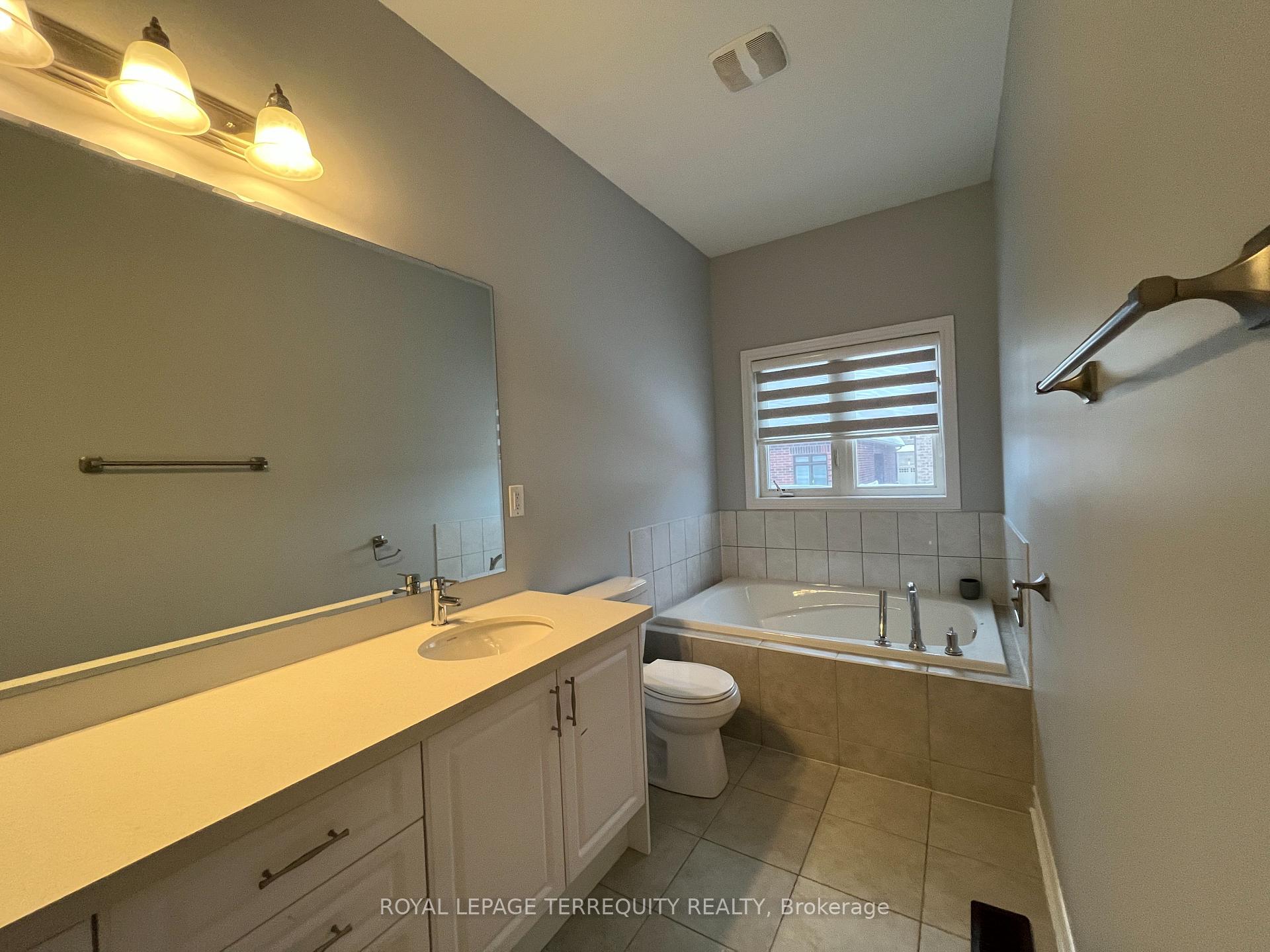 Photo 25 of 46 Pietrowski Drive, Georgina, Keswick North — HOMEH