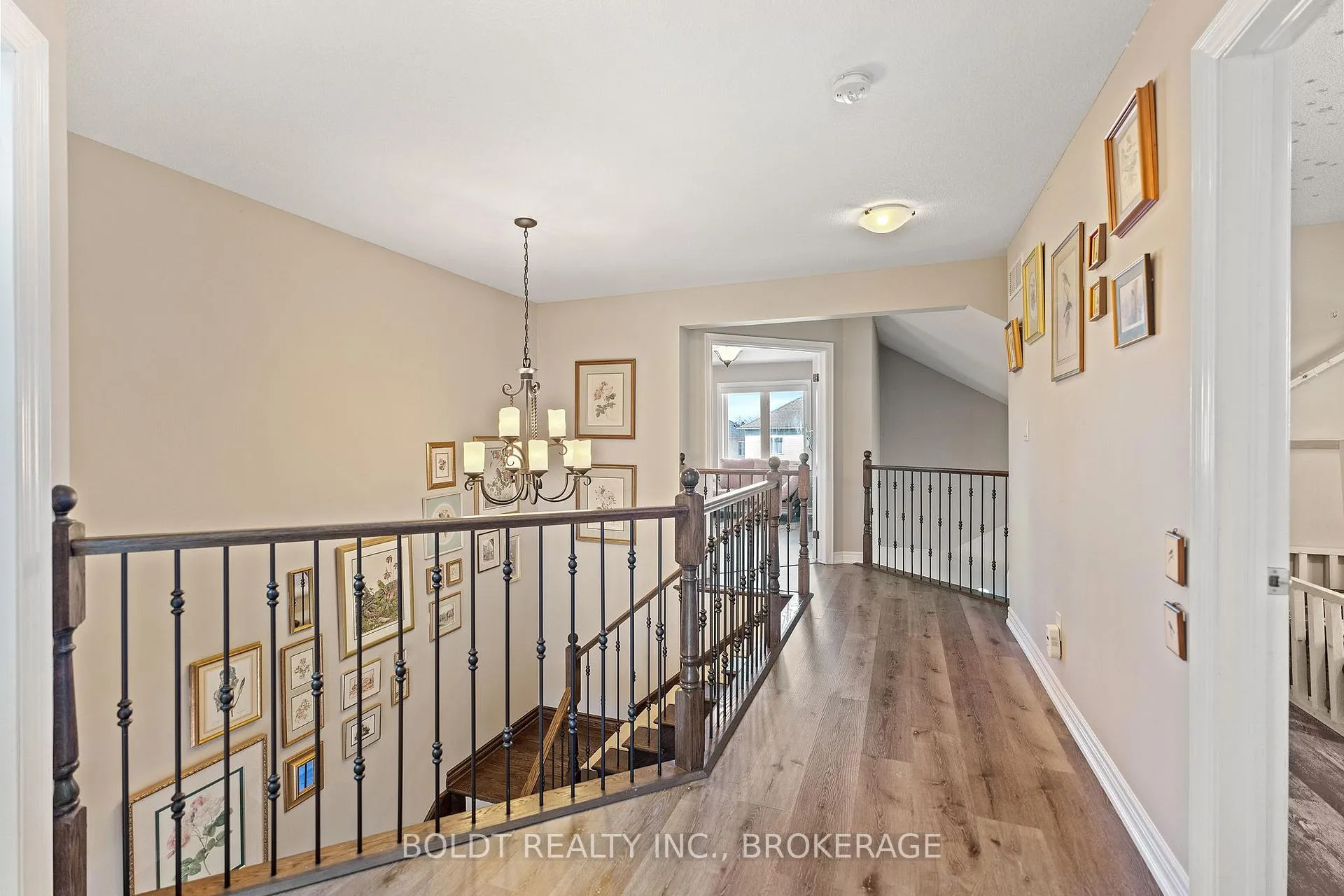 Photo 3 of 8114 Windsong Drive, Niagara Falls, Ascot — HOMEH