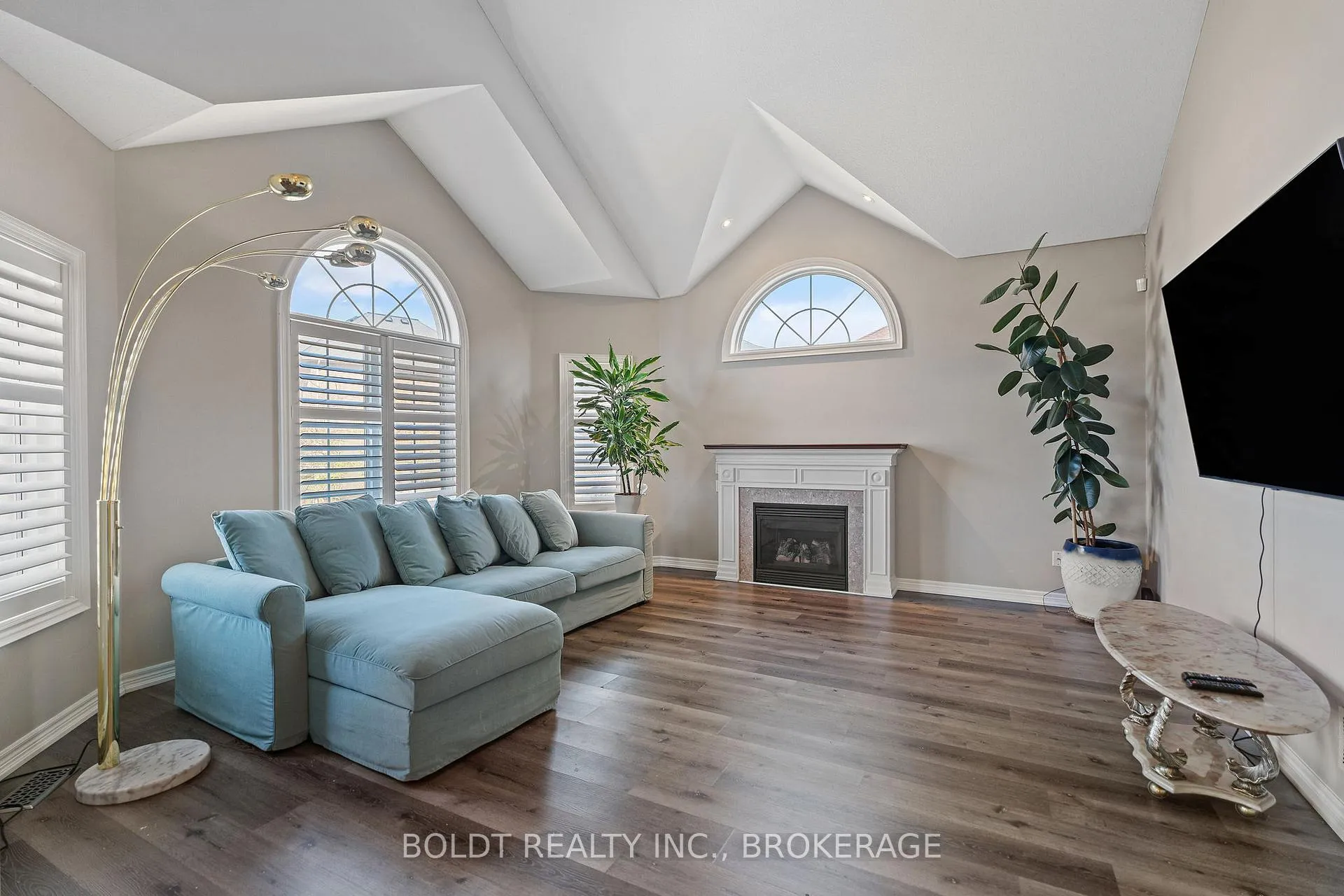 Photo 4 of 8114 Windsong Drive, Niagara Falls, Ascot — HOMEH