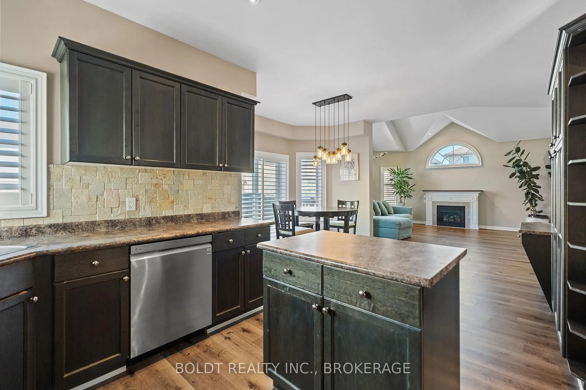 Photo 8 of 8114 Windsong Drive, Niagara Falls, Ascot — HOMEH
