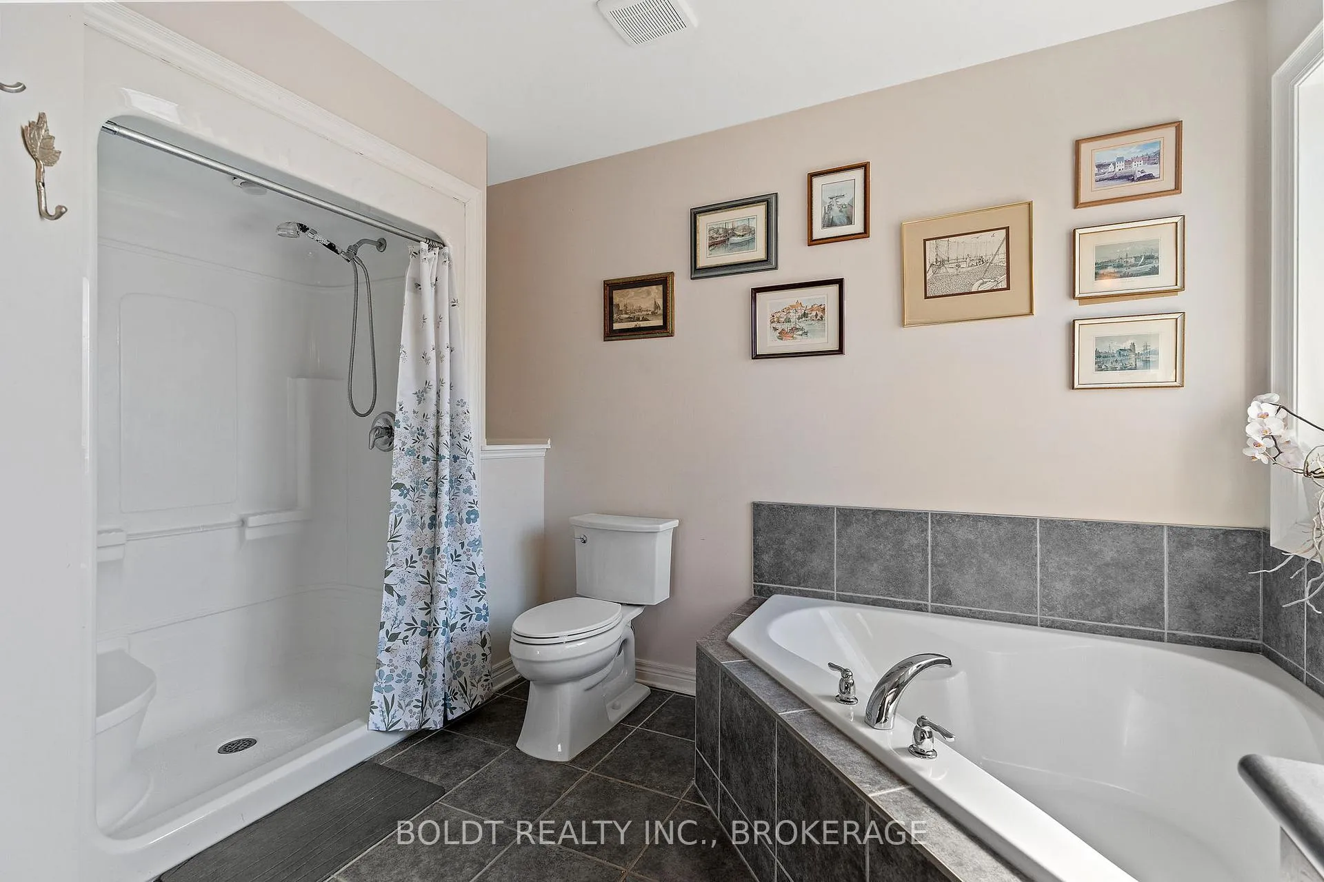 Photo 19 of 8114 Windsong Drive, Niagara Falls, Ascot — HOMEH