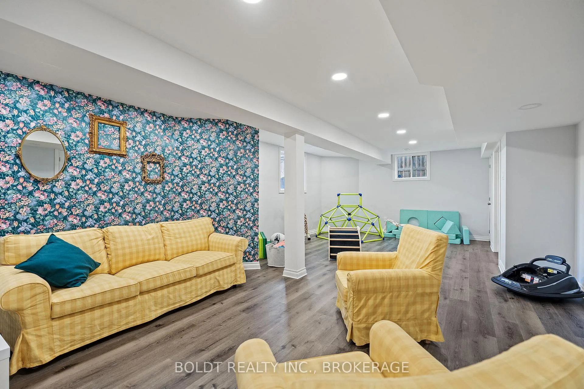 Photo 27 of 8114 Windsong Drive, Niagara Falls, Ascot — HOMEH