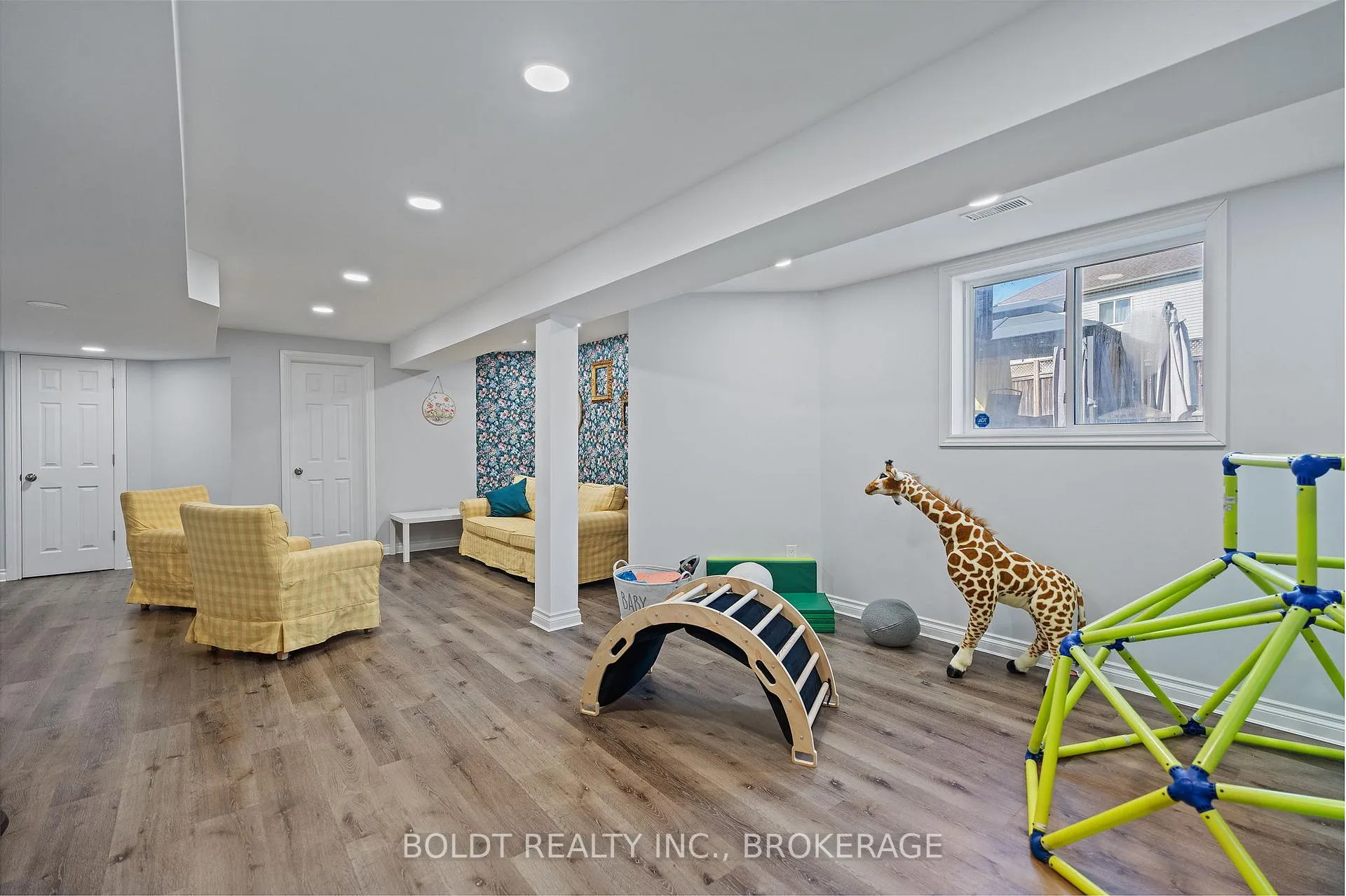 Photo 28 of 8114 Windsong Drive, Niagara Falls, Ascot — HOMEH