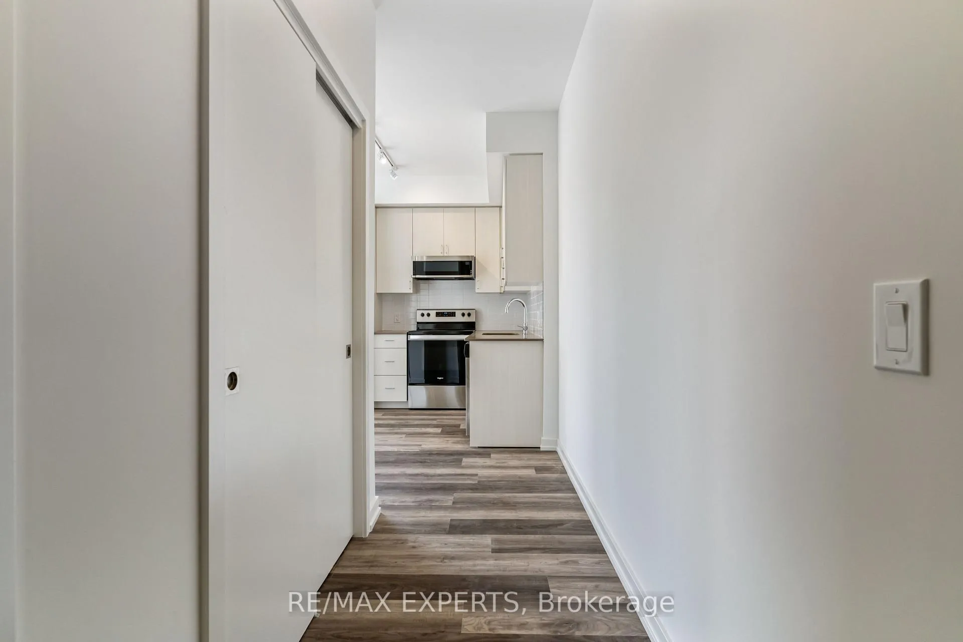 Photo 3 of Unit 420, 430 Essa Road, Barrie, Holly — HOMEH