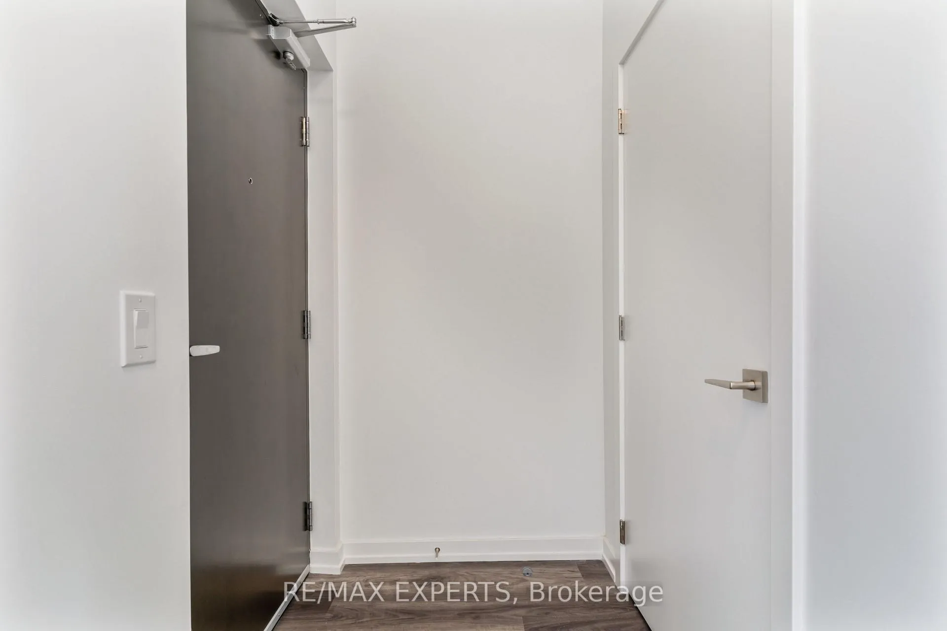 Photo 4 of Unit 420, 430 Essa Road, Barrie, Holly — HOMEH