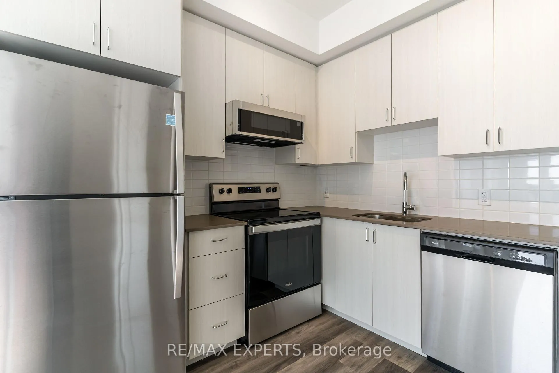 Photo 5 of Unit 420, 430 Essa Road, Barrie, Holly — HOMEH