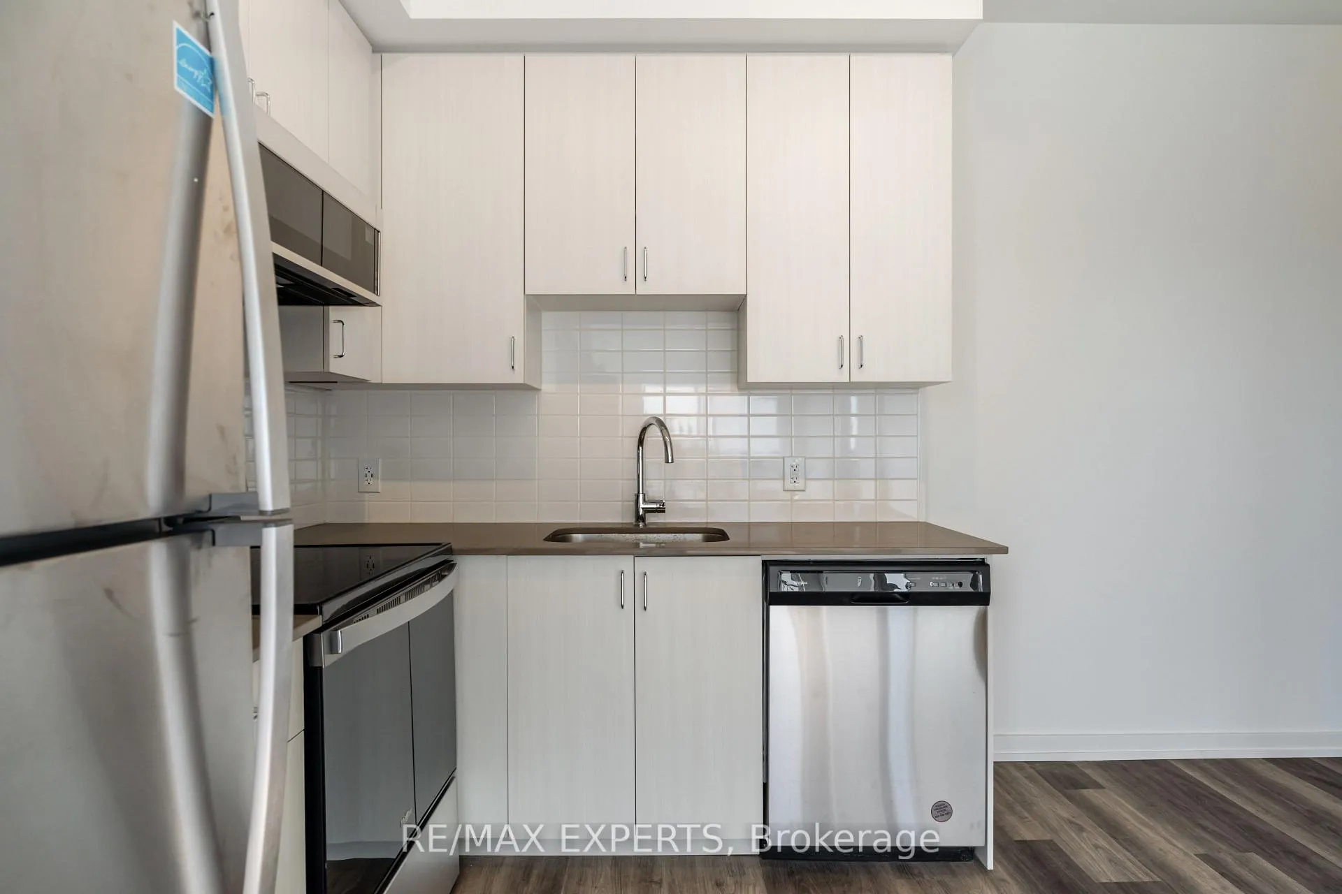 Photo 6 of Unit 420, 430 Essa Road, Barrie, Holly — HOMEH