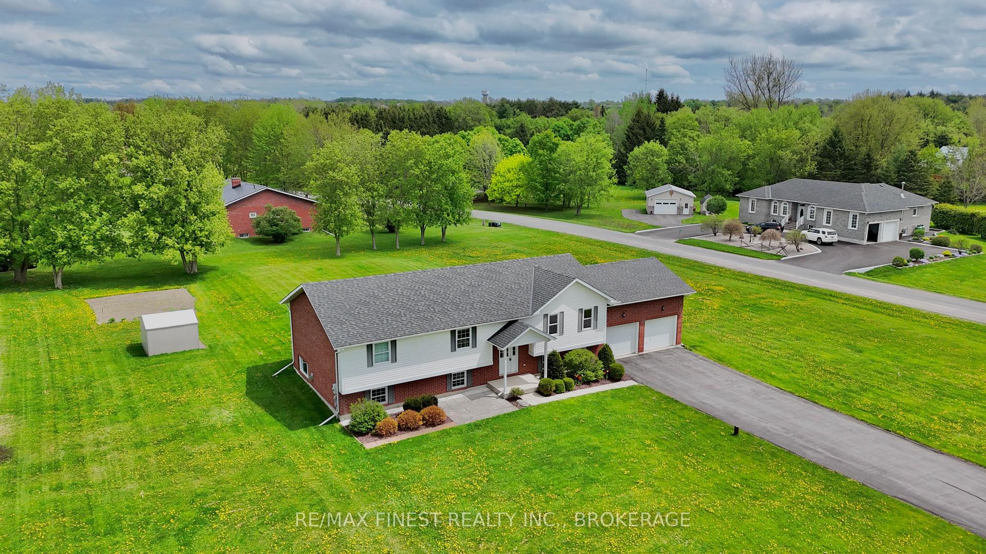 Photo 2 of 4360 Ashwood Drive, Frontenac, Frontenac South — HOMEH