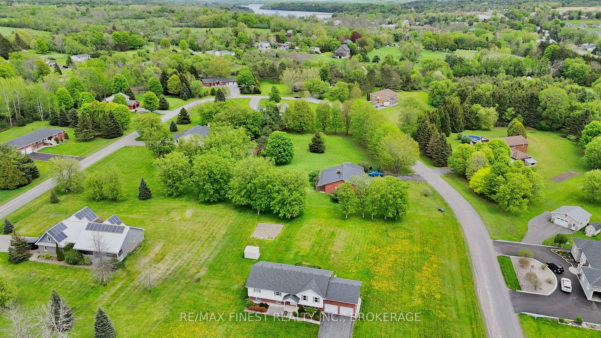 Photo 3 of 4360 Ashwood Drive, Frontenac, Frontenac South — HOMEH