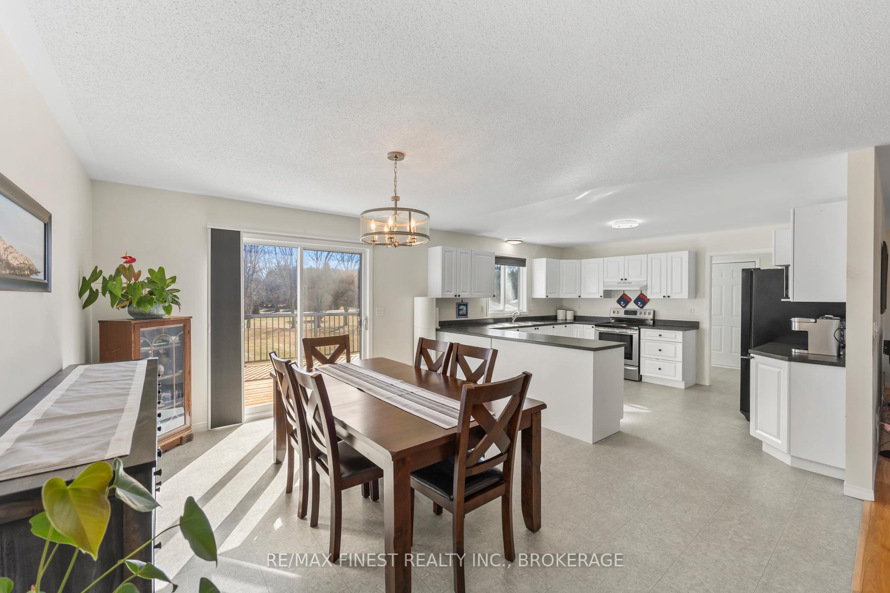Photo 11 of 4360 Ashwood Drive, Frontenac, Frontenac South — HOMEH