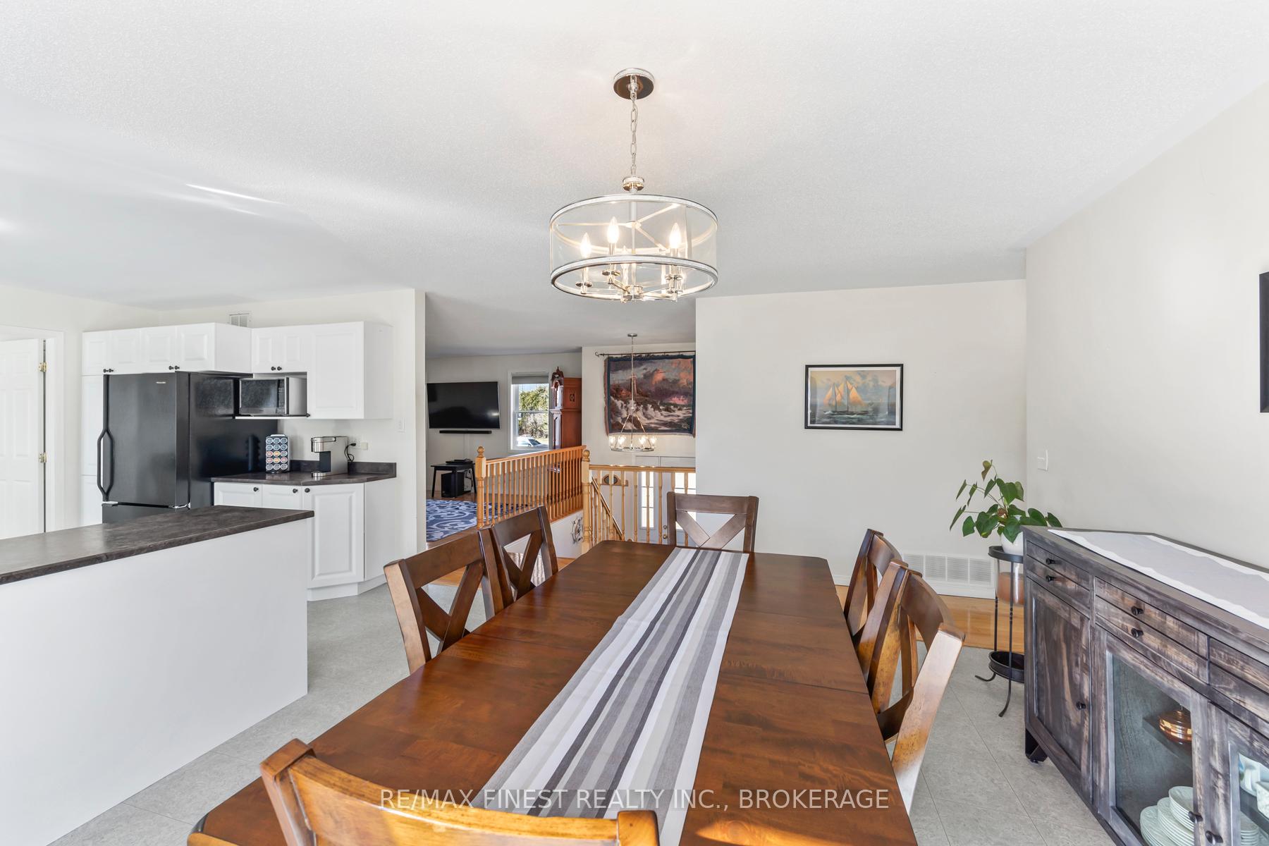 Photo 12 of 4360 Ashwood Drive, Frontenac, Frontenac South — HOMEH