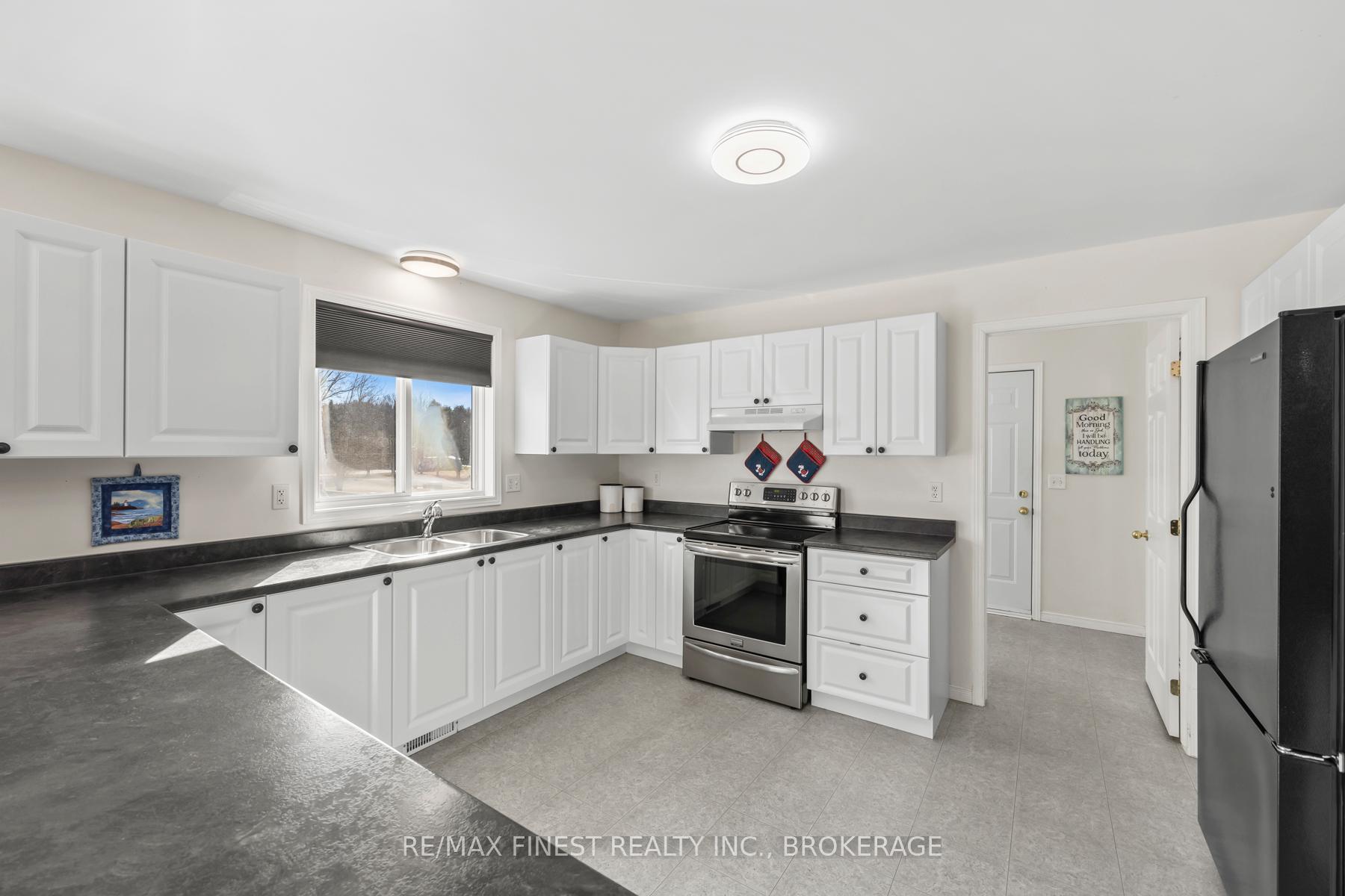 Photo 14 of 4360 Ashwood Drive, Frontenac, Frontenac South — HOMEH