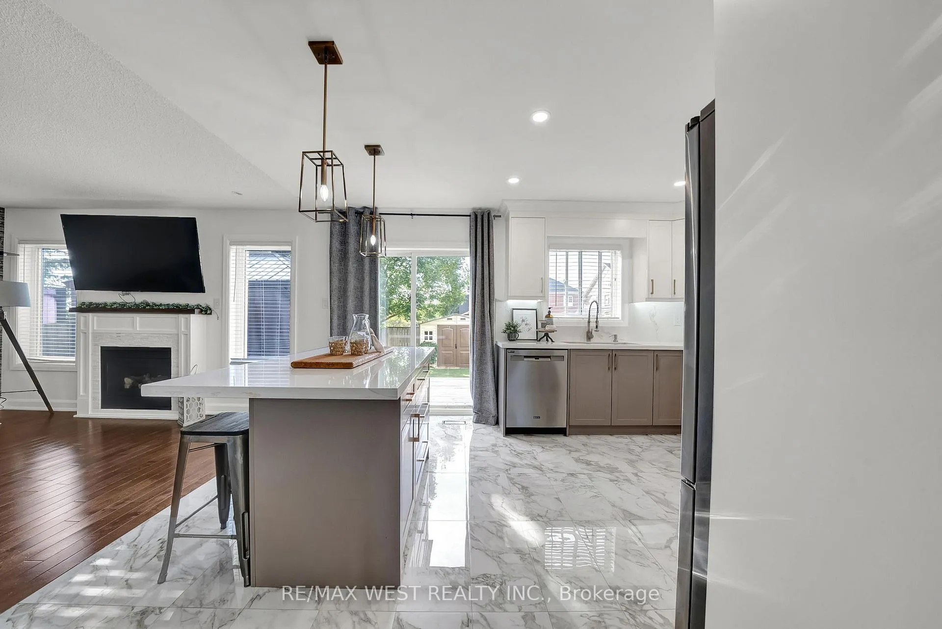 Photo 9 of 1436 Bridgeport Street, Oshawa, Taunton — HOMEH