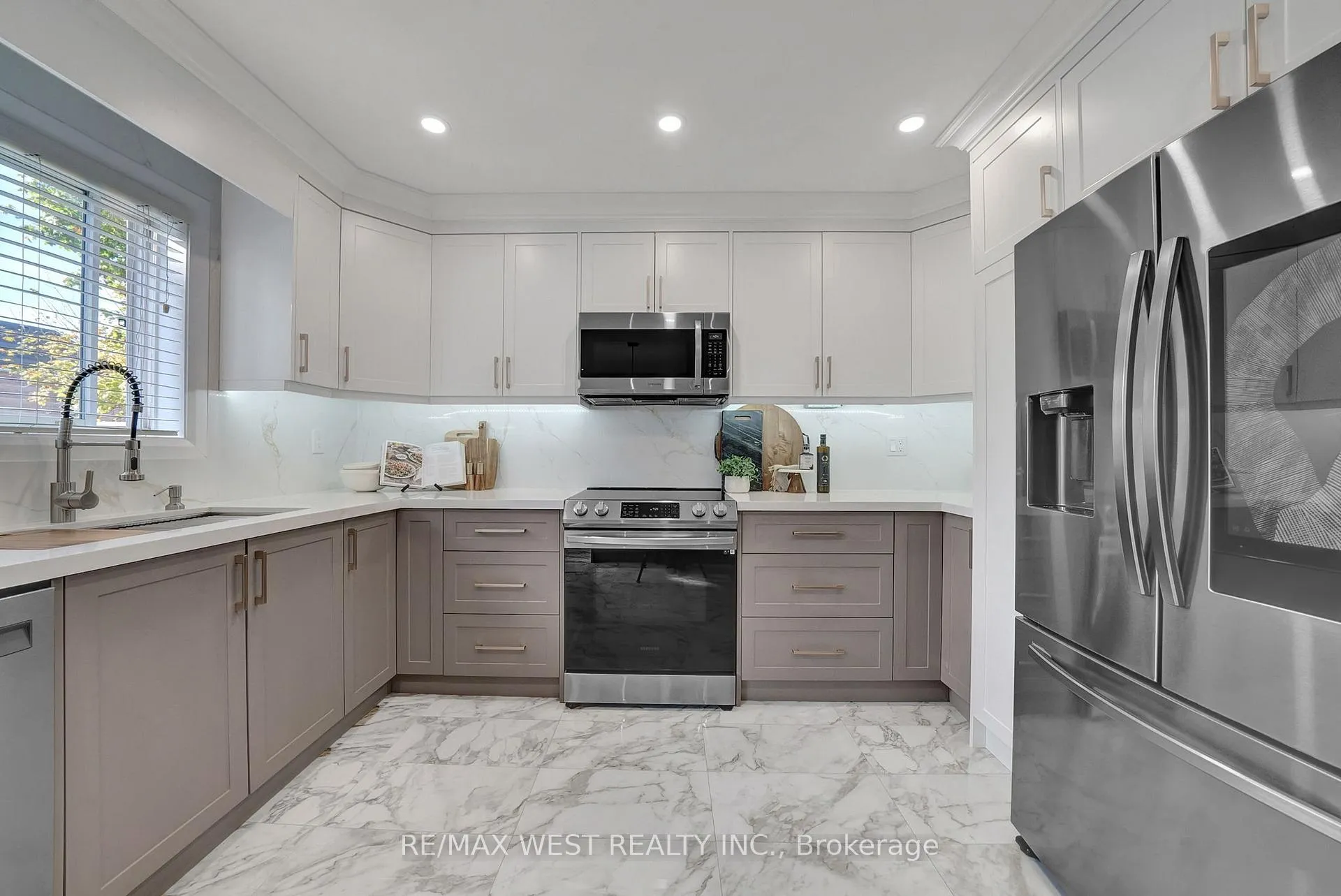 Photo 10 of 1436 Bridgeport Street, Oshawa, Taunton — HOMEH