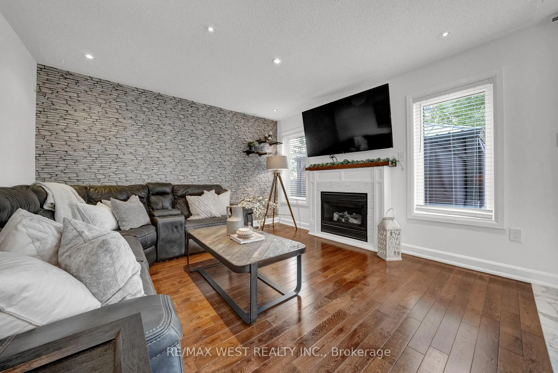 Photo 15 of 1436 Bridgeport Street, Oshawa, Taunton — HOMEH