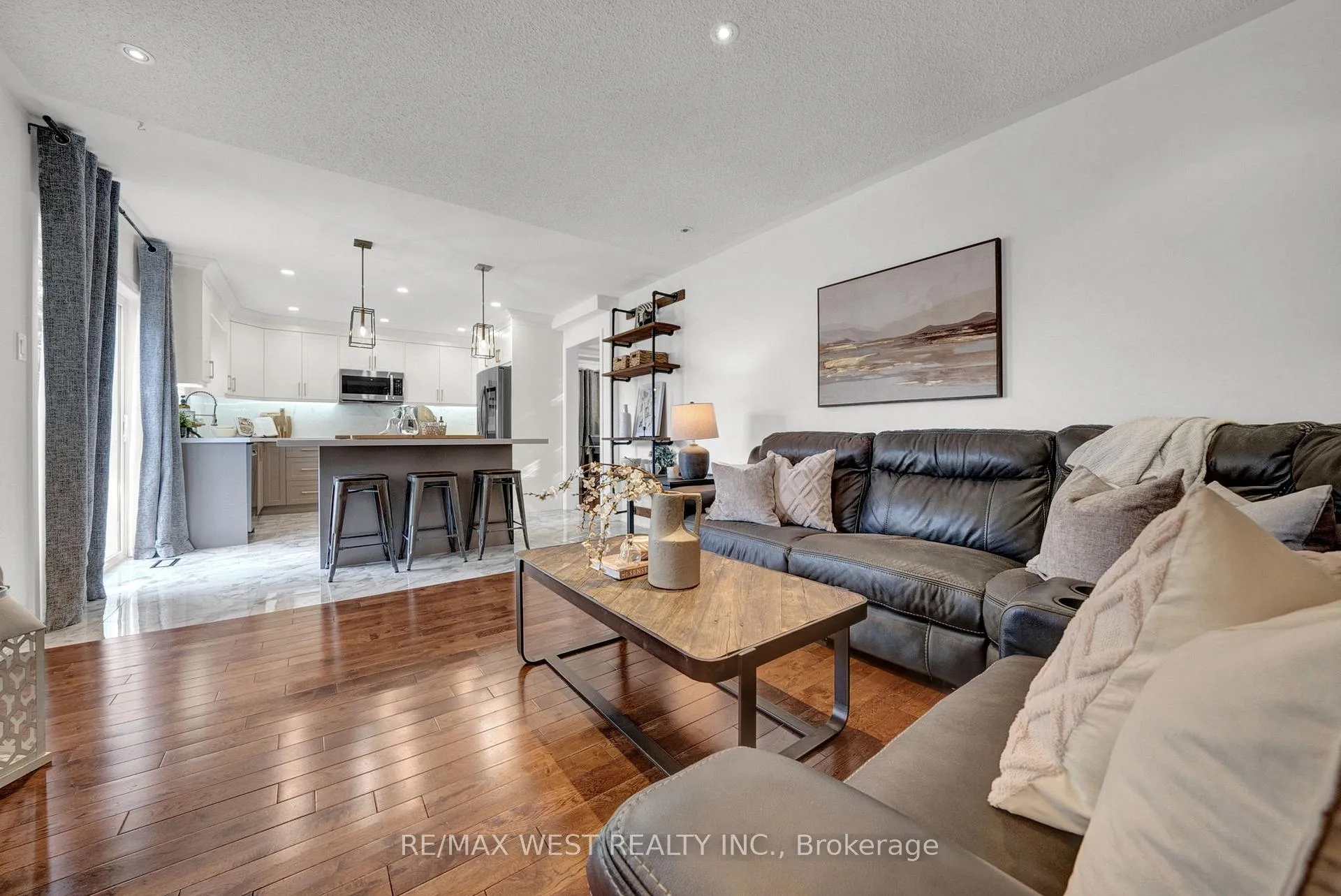 Photo 16 of 1436 Bridgeport Street, Oshawa, Taunton — HOMEH