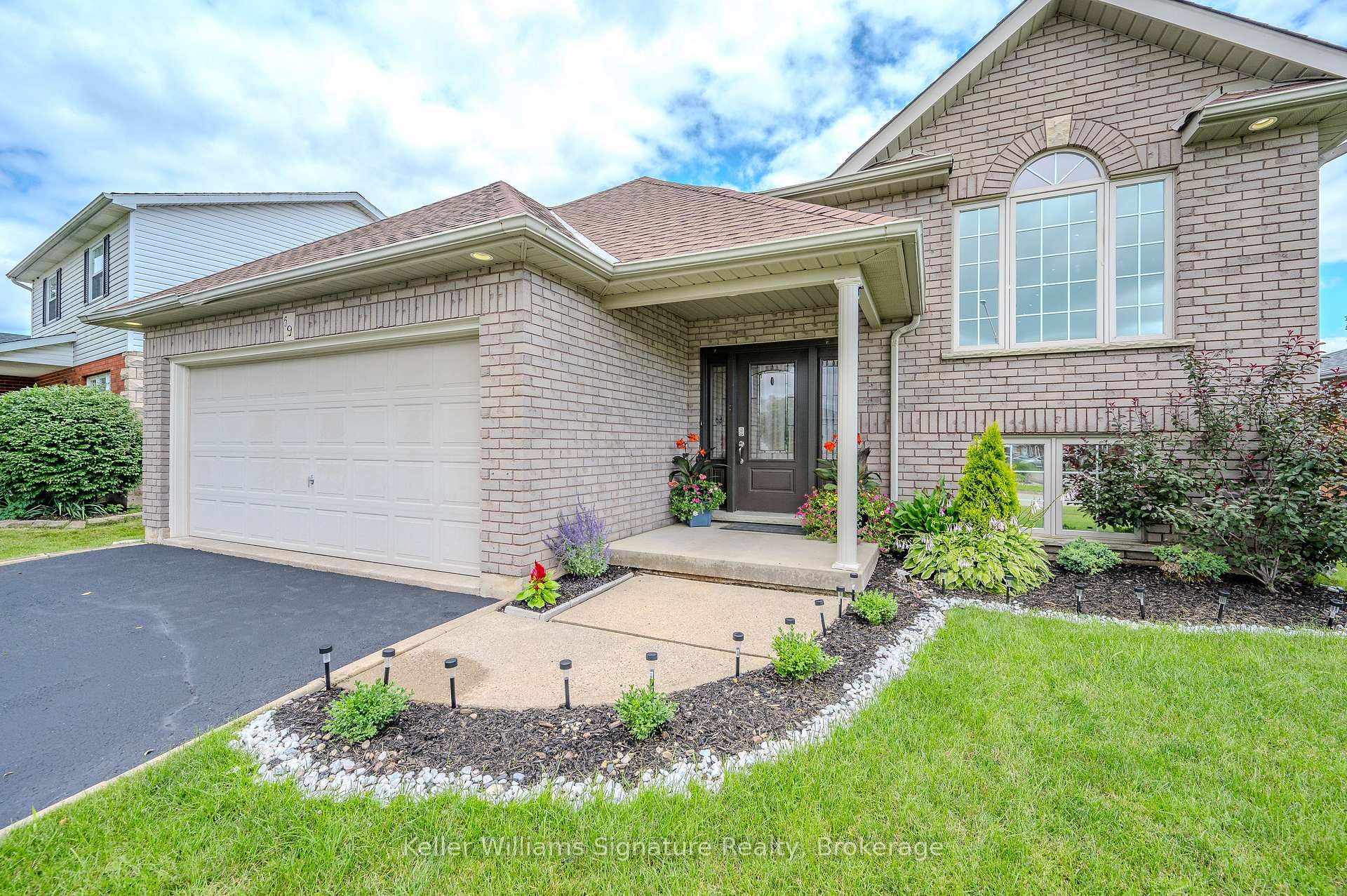 Front of 59 Whitlaw Way