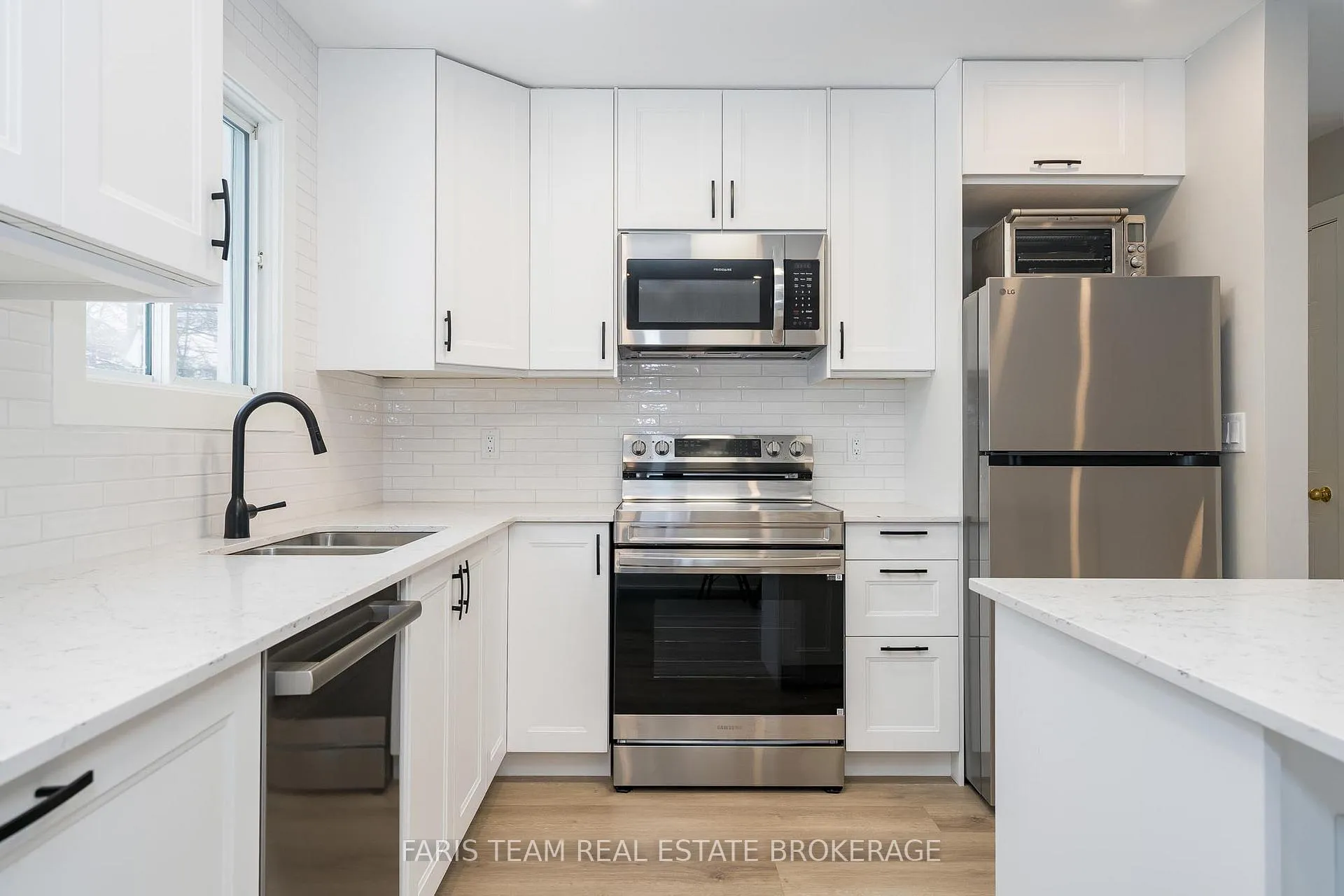 Photo 5 of 214 Huronia Road, Barrie, Painswick North — HOMEH