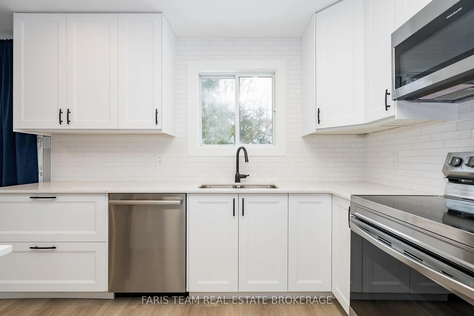 Photo 6 of 214 Huronia Road, Barrie, Painswick North — HOMEH
