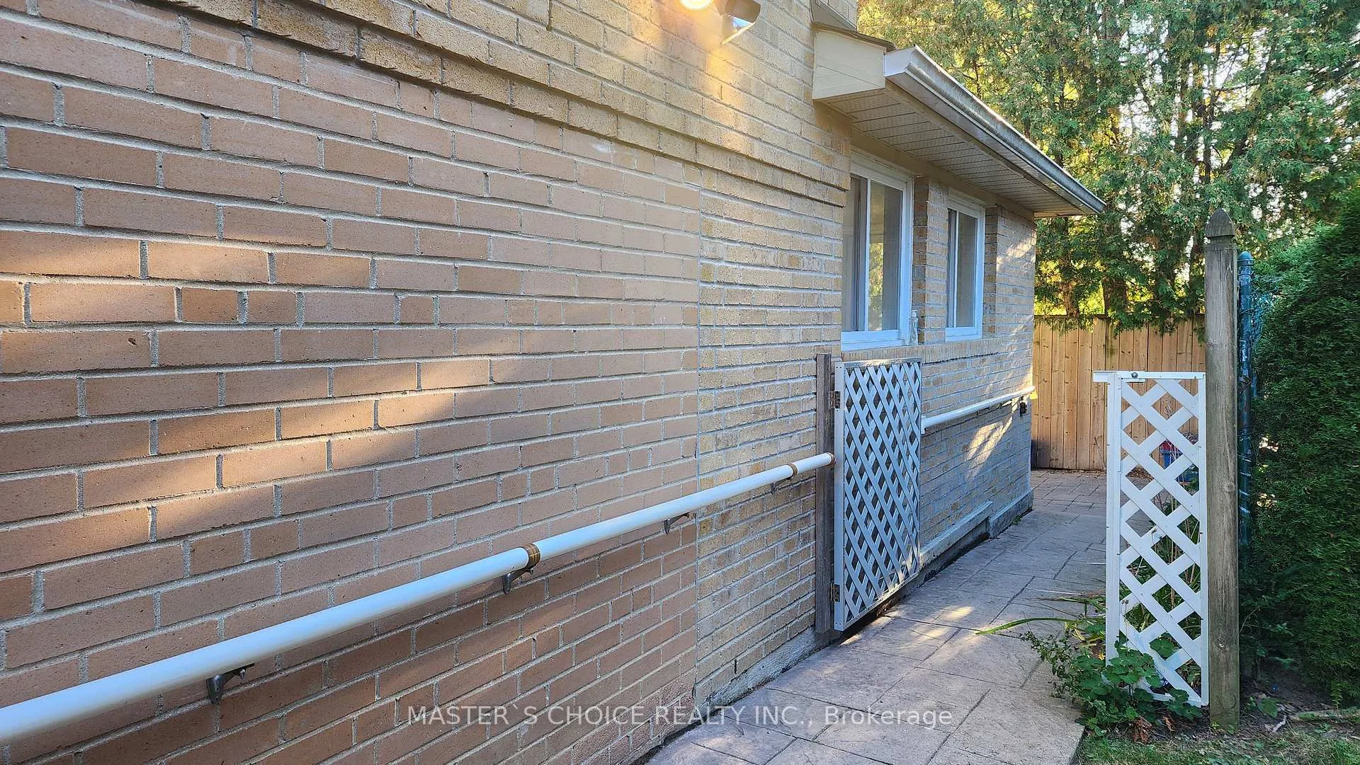 Photo 3 of 6 Shasta Drive, Vaughan, Uplands — HOMEH