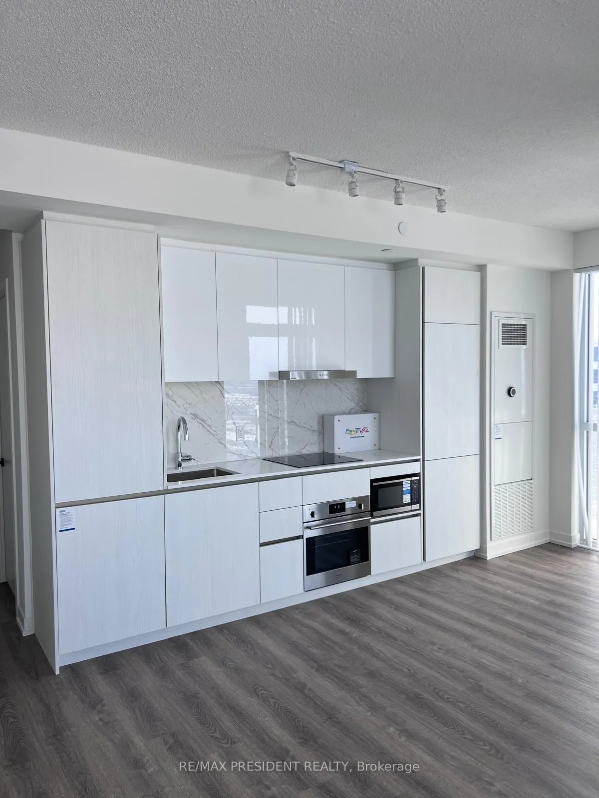 Photo 7 of Unit 5302, 8 Interchange Way, Vaughan, Vaughan Corporate Centre — HOMEH