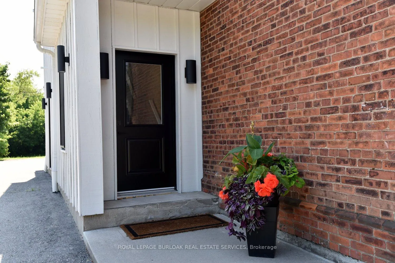 Photo 3 of Unit 201, 284 Wilson Street E, Hamilton, Ancaster — HOMEH