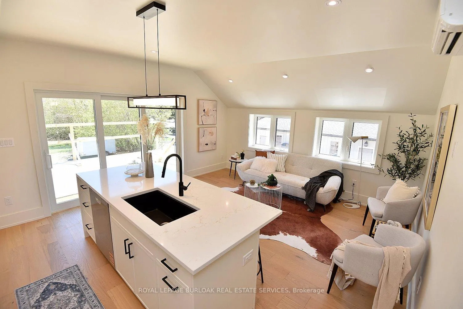 Photo 8 of Unit 202, 284 Wilson Street E, Hamilton, Ancaster — HOMEH