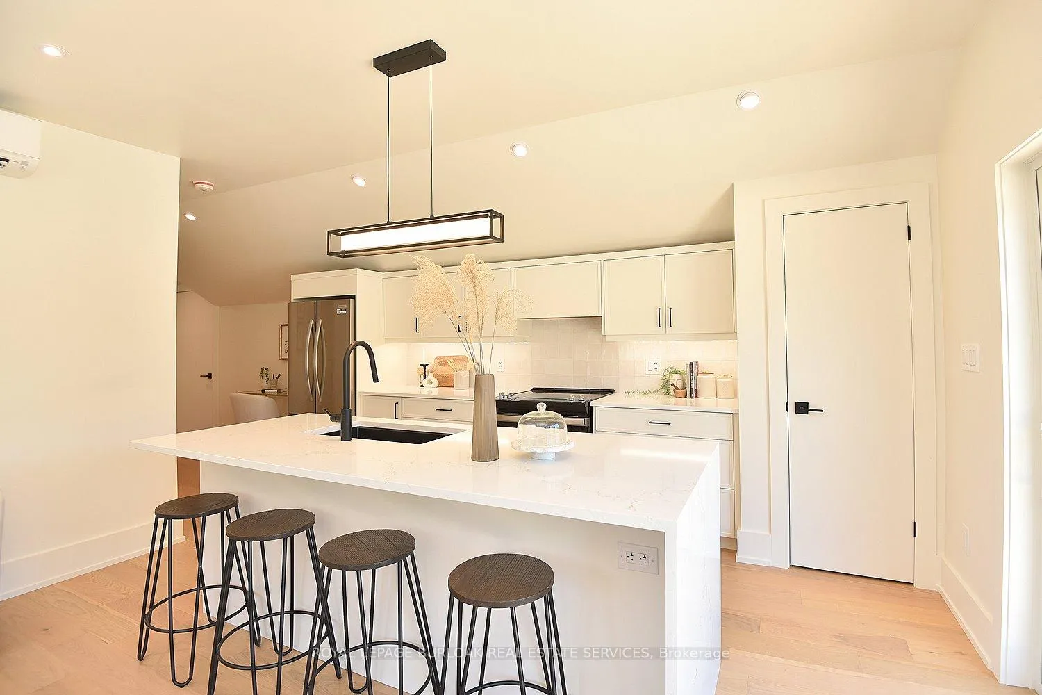 Photo 11 of Unit 202, 284 Wilson Street E, Hamilton, Ancaster — HOMEH
