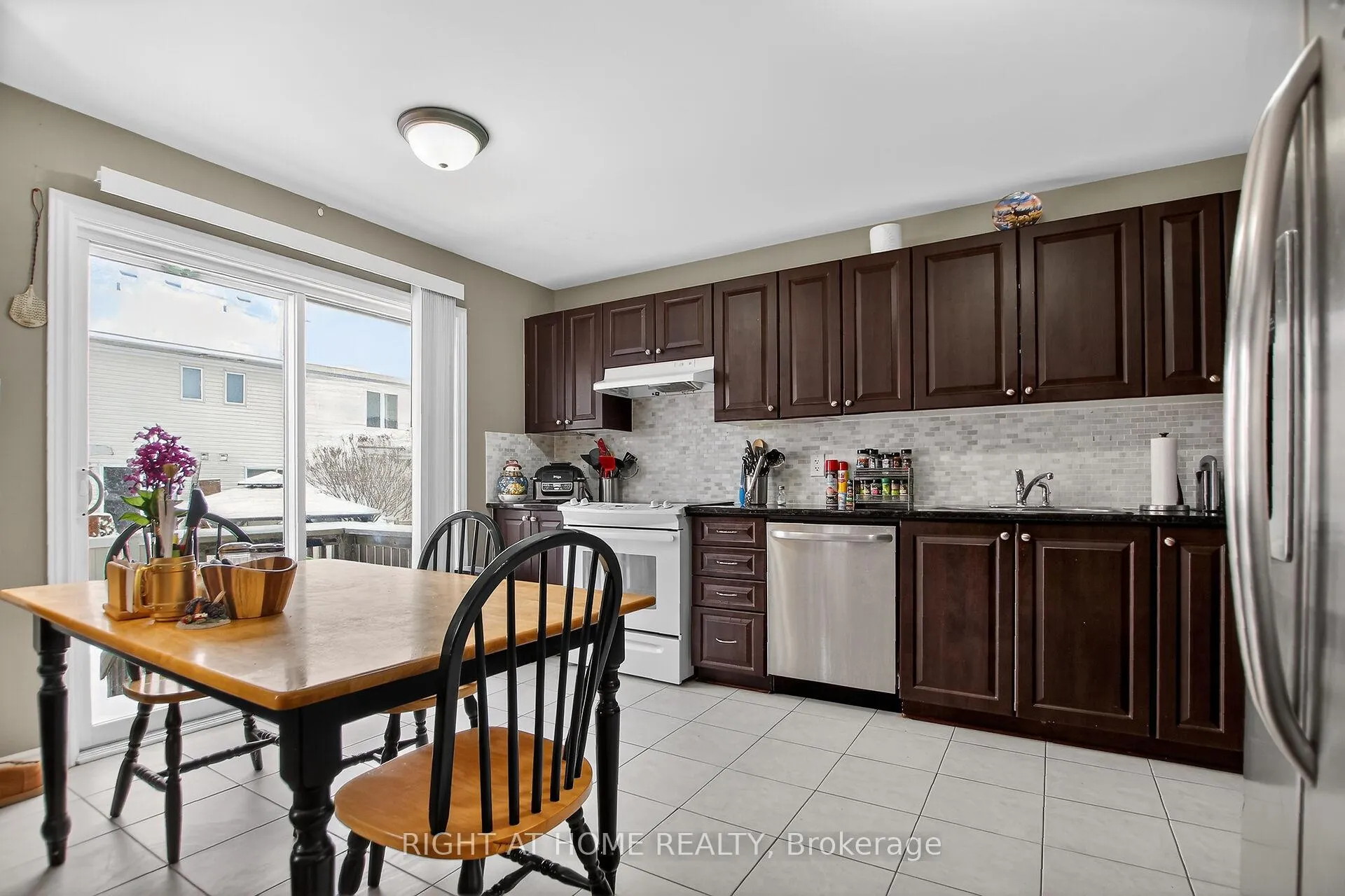 Photo 10 of 307 Ventanna Way, Ottawa, Barrhaven - Strandherd — HOMEH