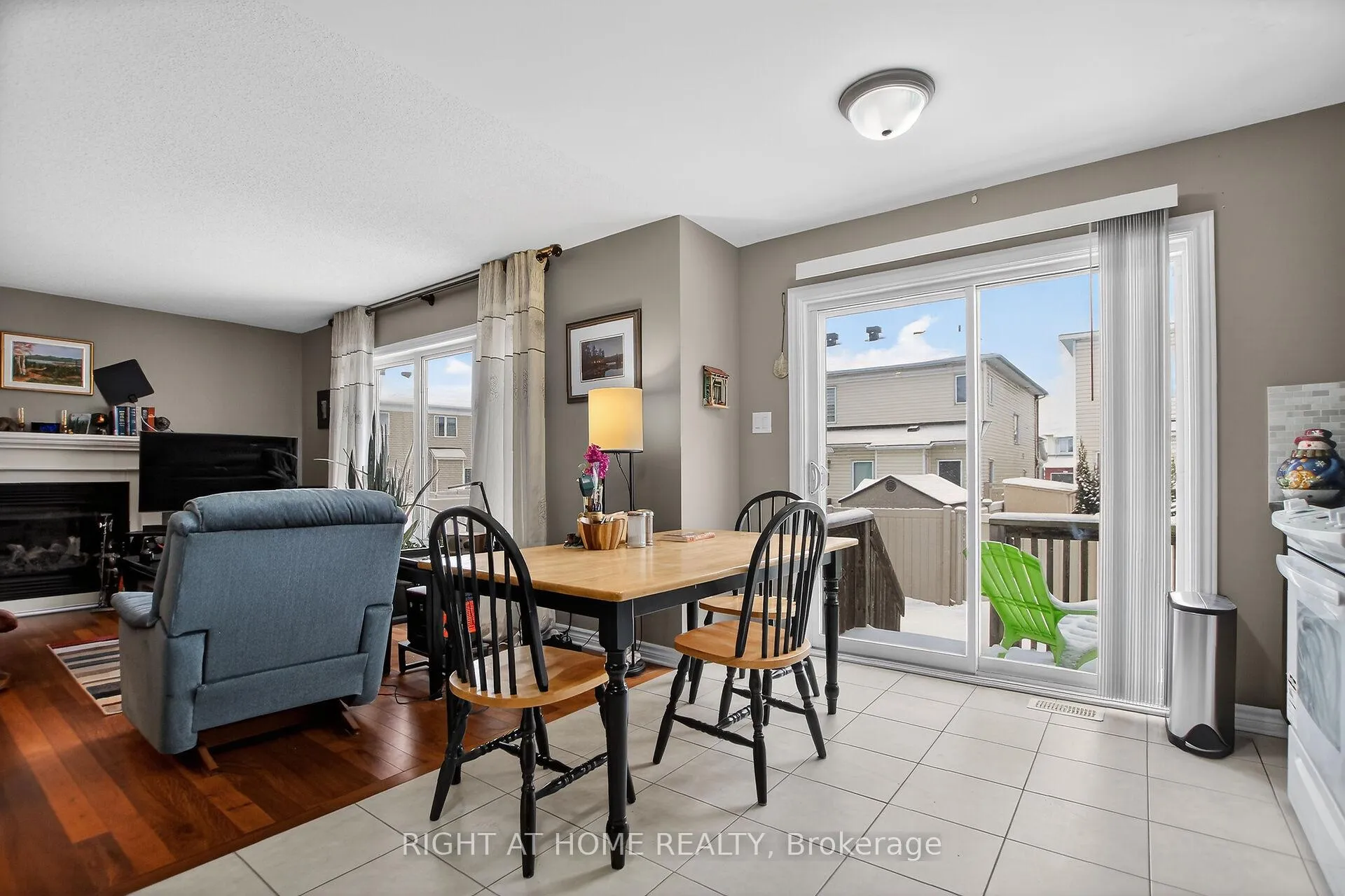 Photo 11 of 307 Ventanna Way, Ottawa, Barrhaven - Strandherd — HOMEH