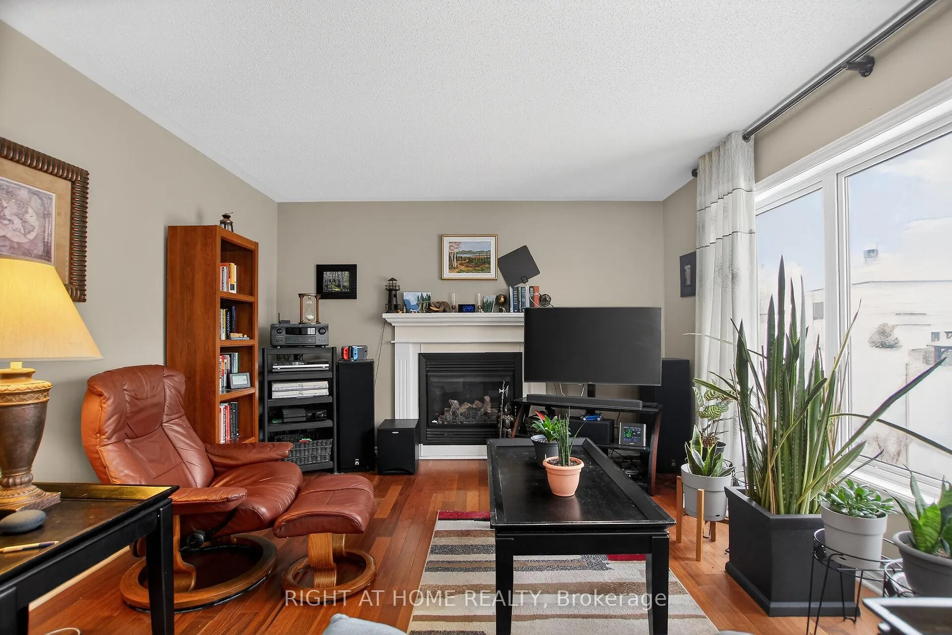 Photo 15 of 307 Ventanna Way, Ottawa, Barrhaven - Strandherd — HOMEH