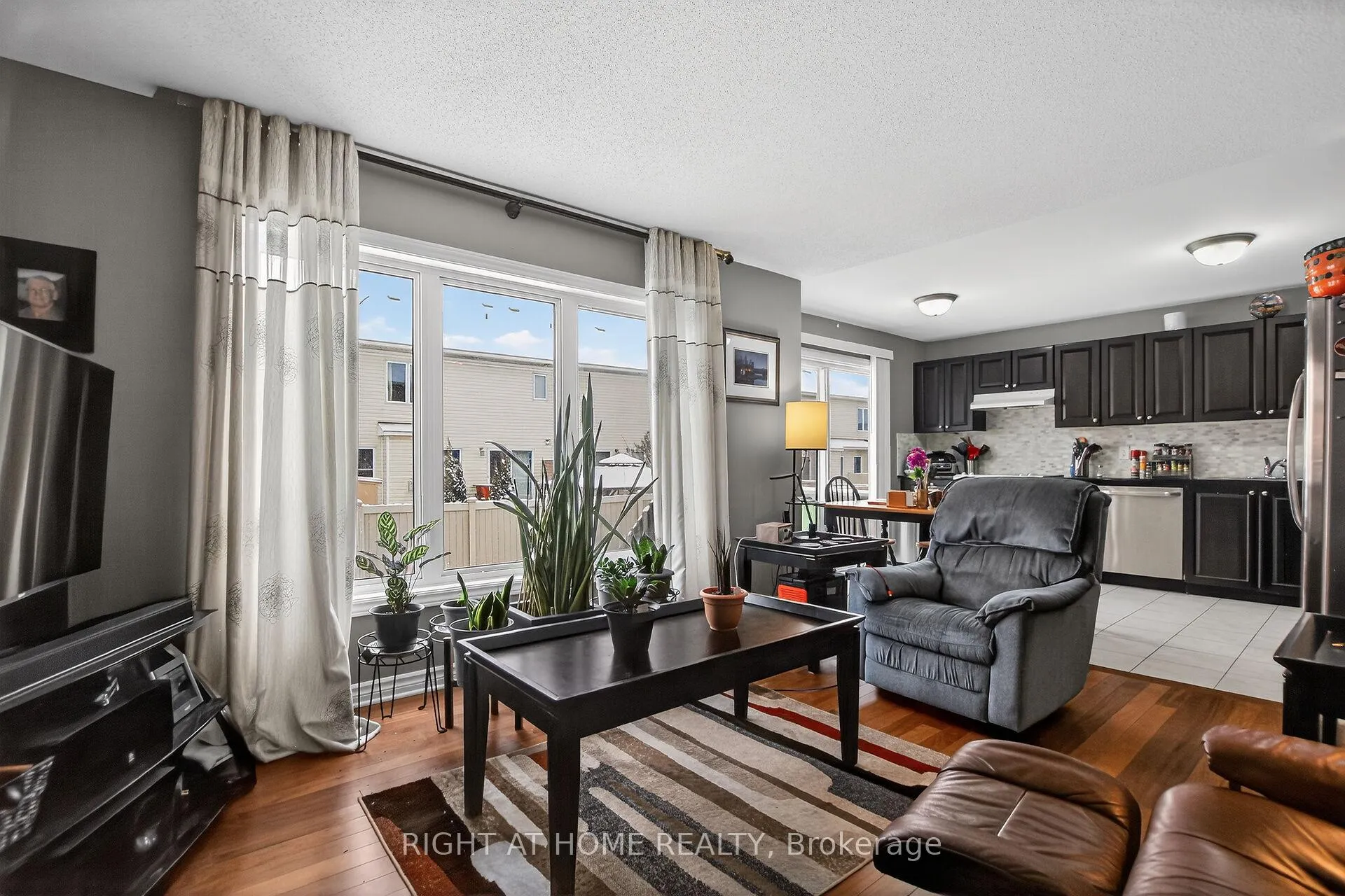 Photo 17 of 307 Ventanna Way, Ottawa, Barrhaven - Strandherd — HOMEH