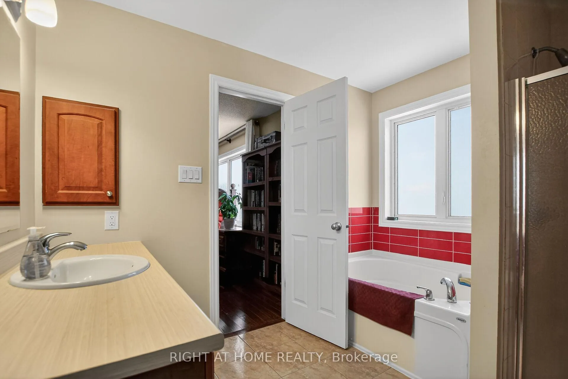 Photo 25 of 307 Ventanna Way, Ottawa, Barrhaven - Strandherd — HOMEH