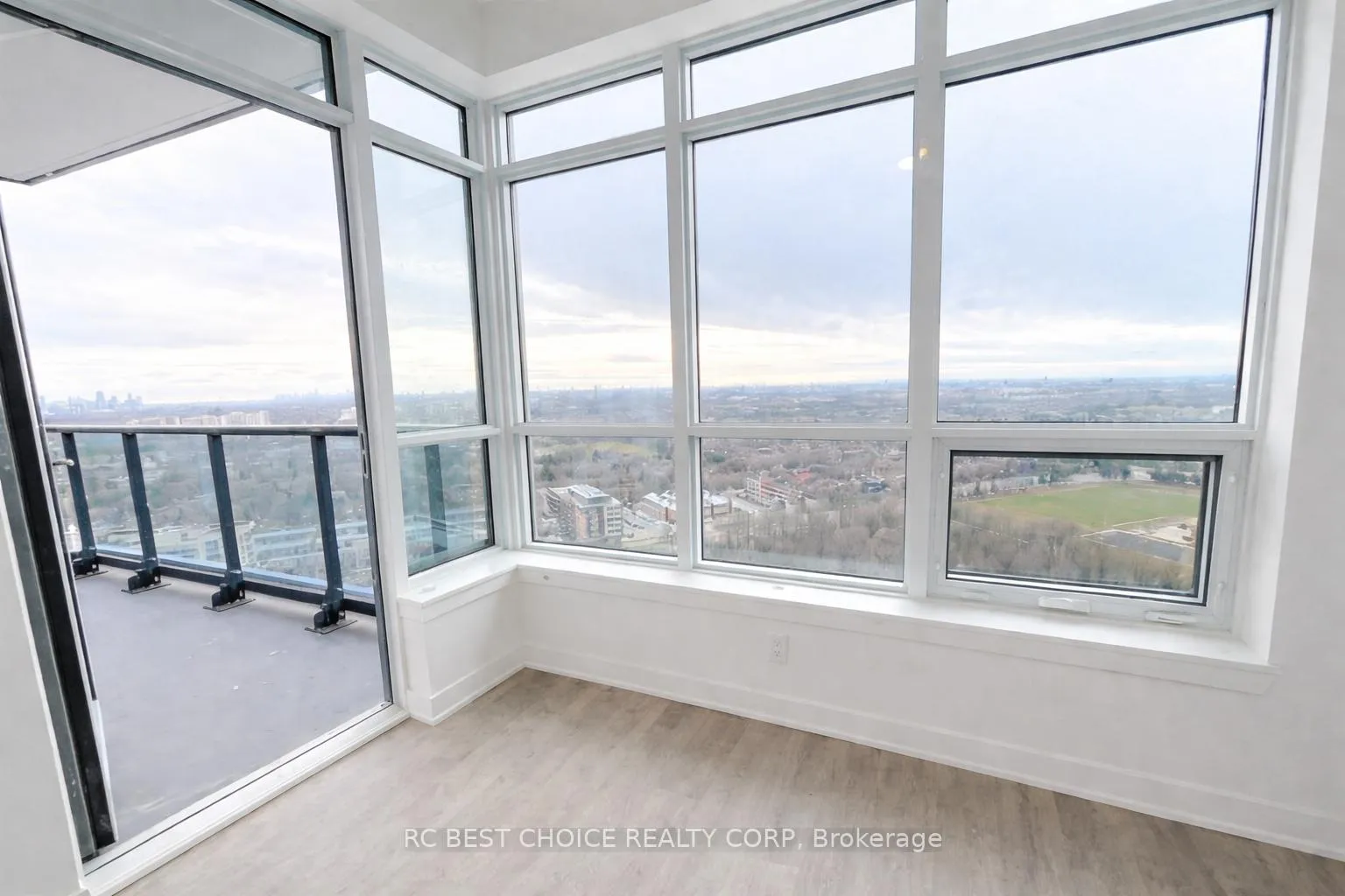 Photo 3 of Unit A2602, 30 Upper Mall Way, Vaughan, Brownridge — HOMEH